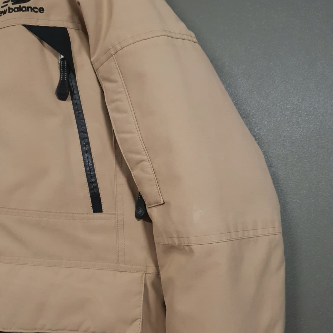 여성 M) 뉴발란스 패트롤 구스 다운 후드 퍼 패딩 점퍼 자켓 베이지 상품이미지10
