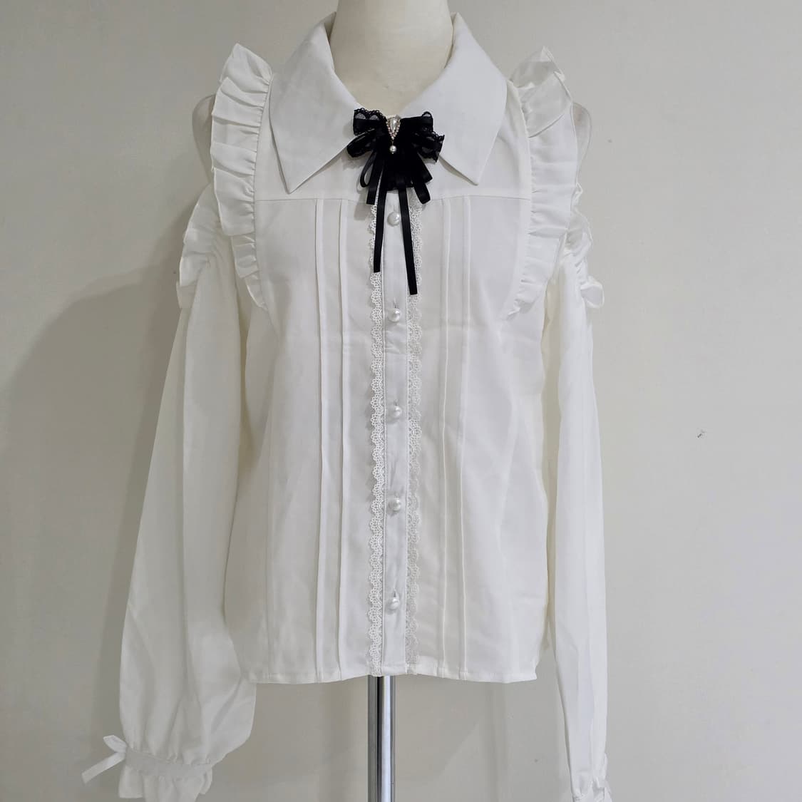 양산형지뢰계st 화이트 레이스셔링 숄더트임 블라우스 상품이미지3