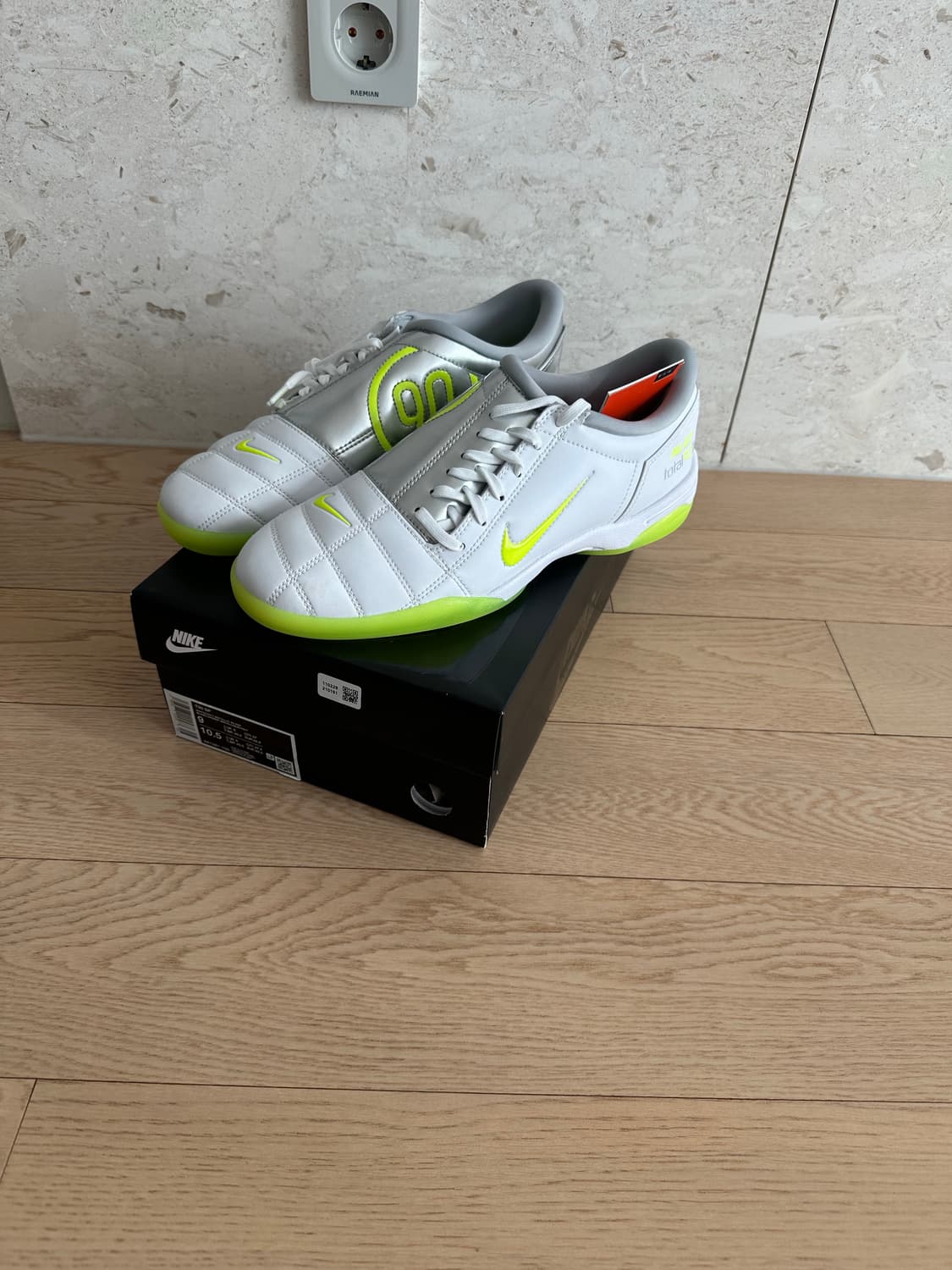 팔라스 나이키 토탈90 슈즈 상품이미지1