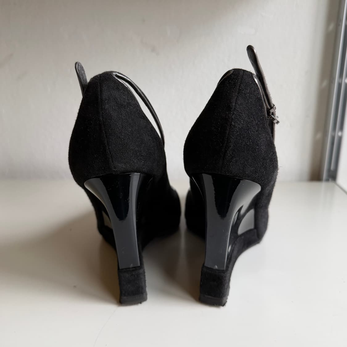 까사데이 스웨이드 라운드 토 플라스틱 웨지힐 상품이미지3