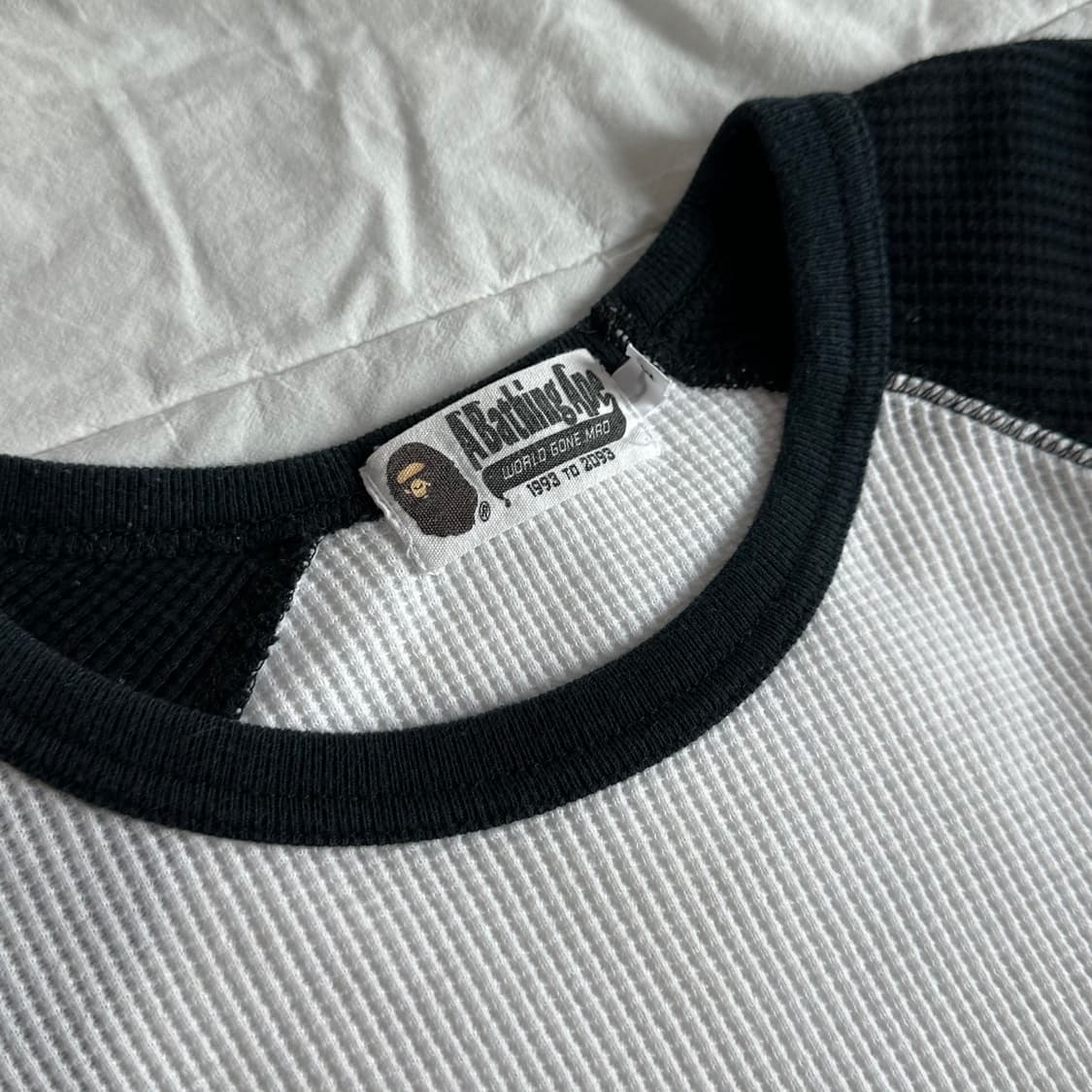 베이프 블랙 화이트 배색 와플 롱슬리브  상품이미지3