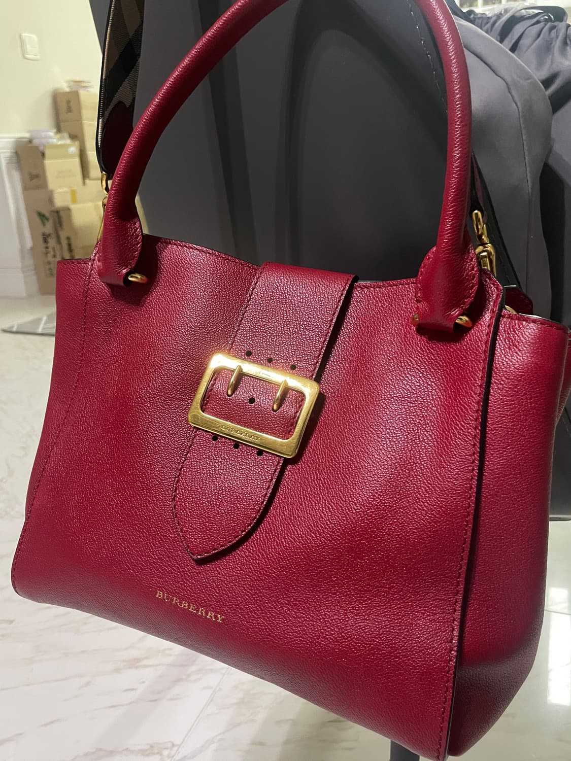 버버리 가죽 버클 토트백 레드 상품이미지1