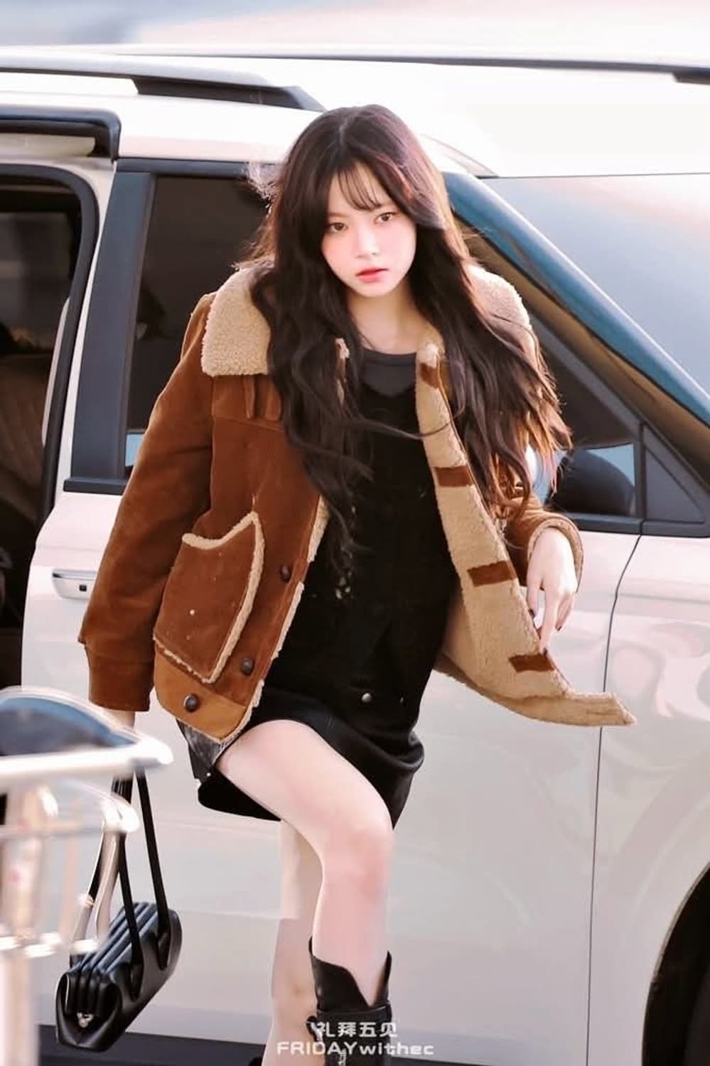 R13 코듀로이 무스탕 퍼 자켓 르세라핌 홍은채 착용 상품이미지3