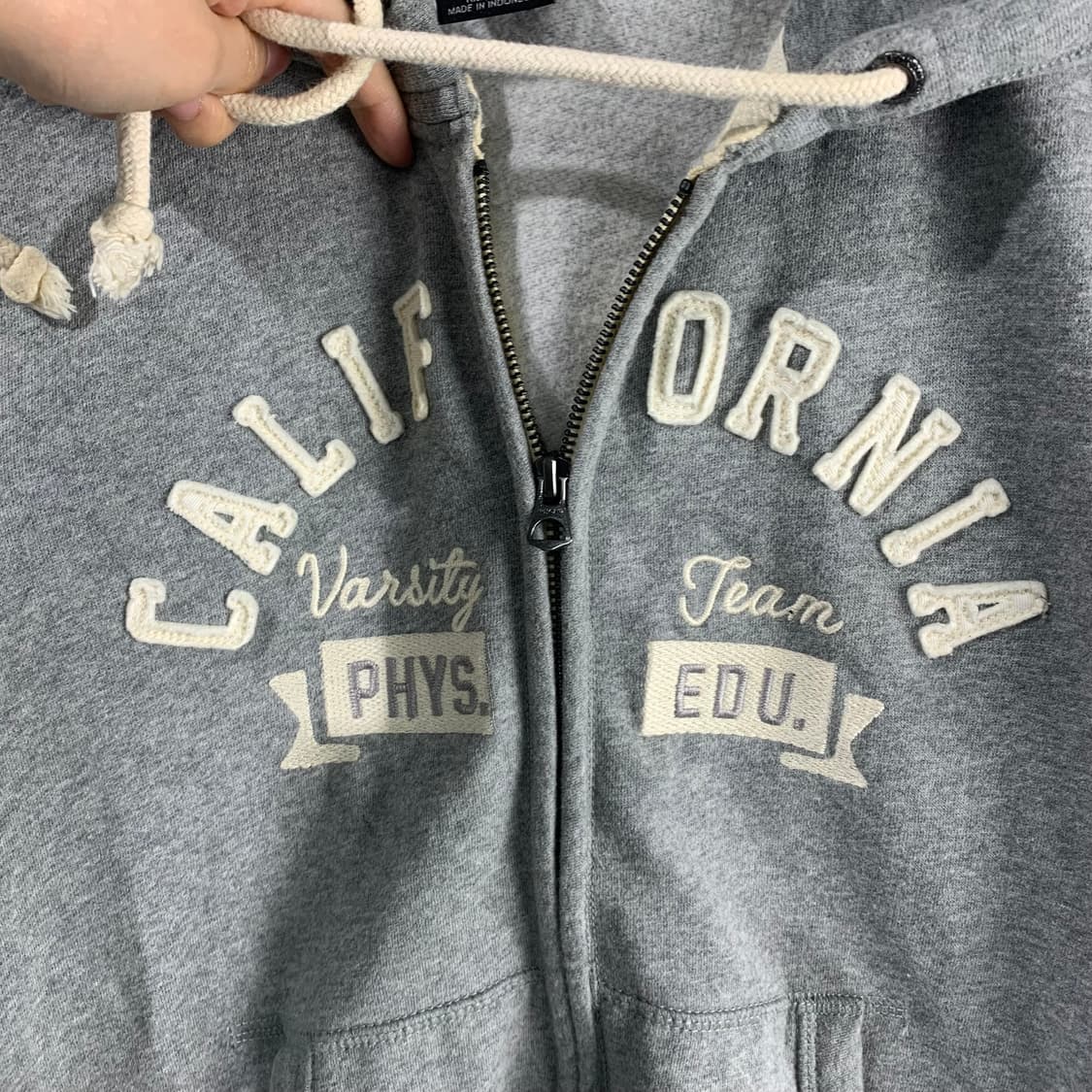 후아유 y2k 와투케 그레이 후드집업 상품이미지4