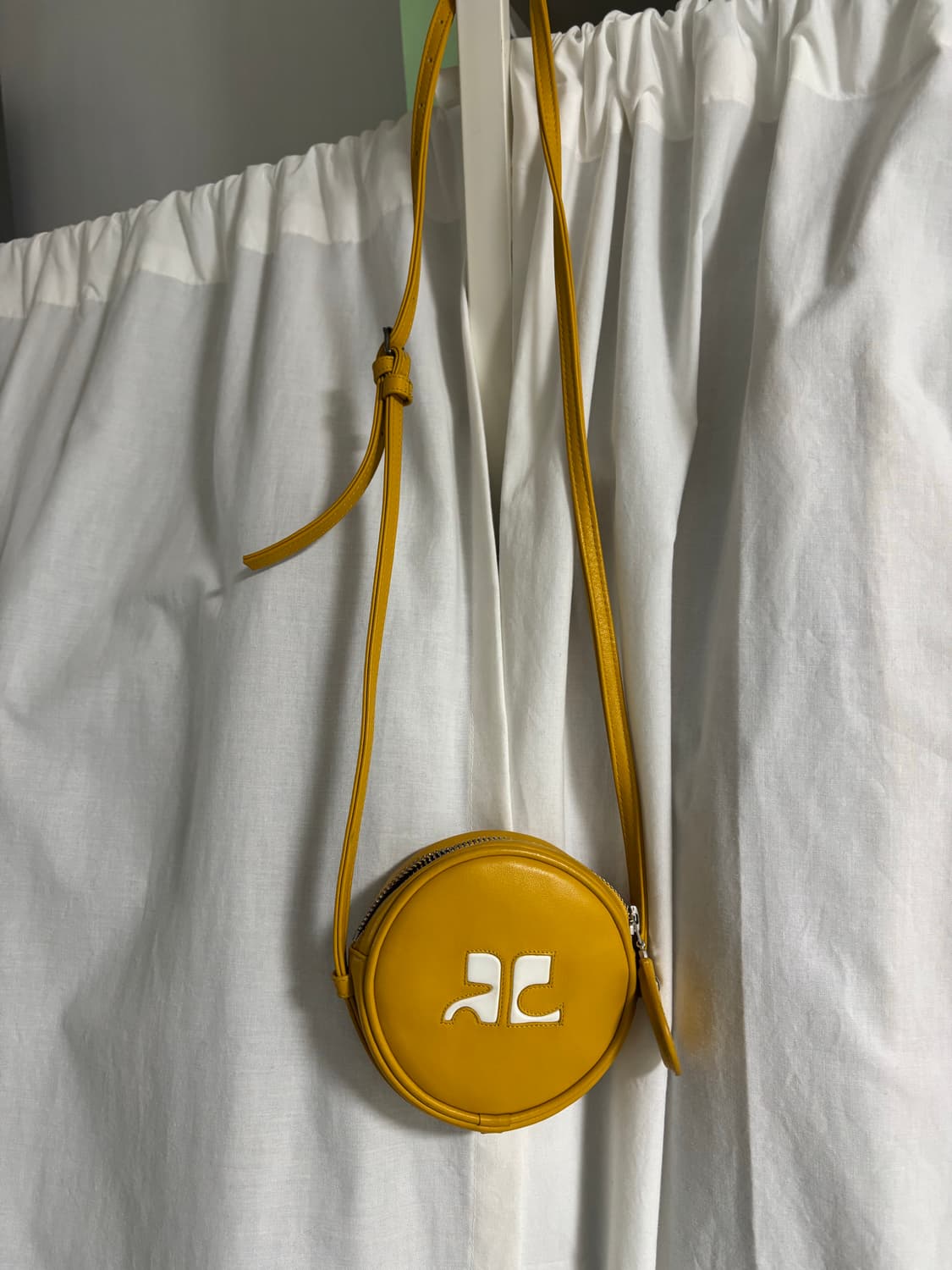 꾸레쥬 서클 미니백 옐로우 상품이미지3