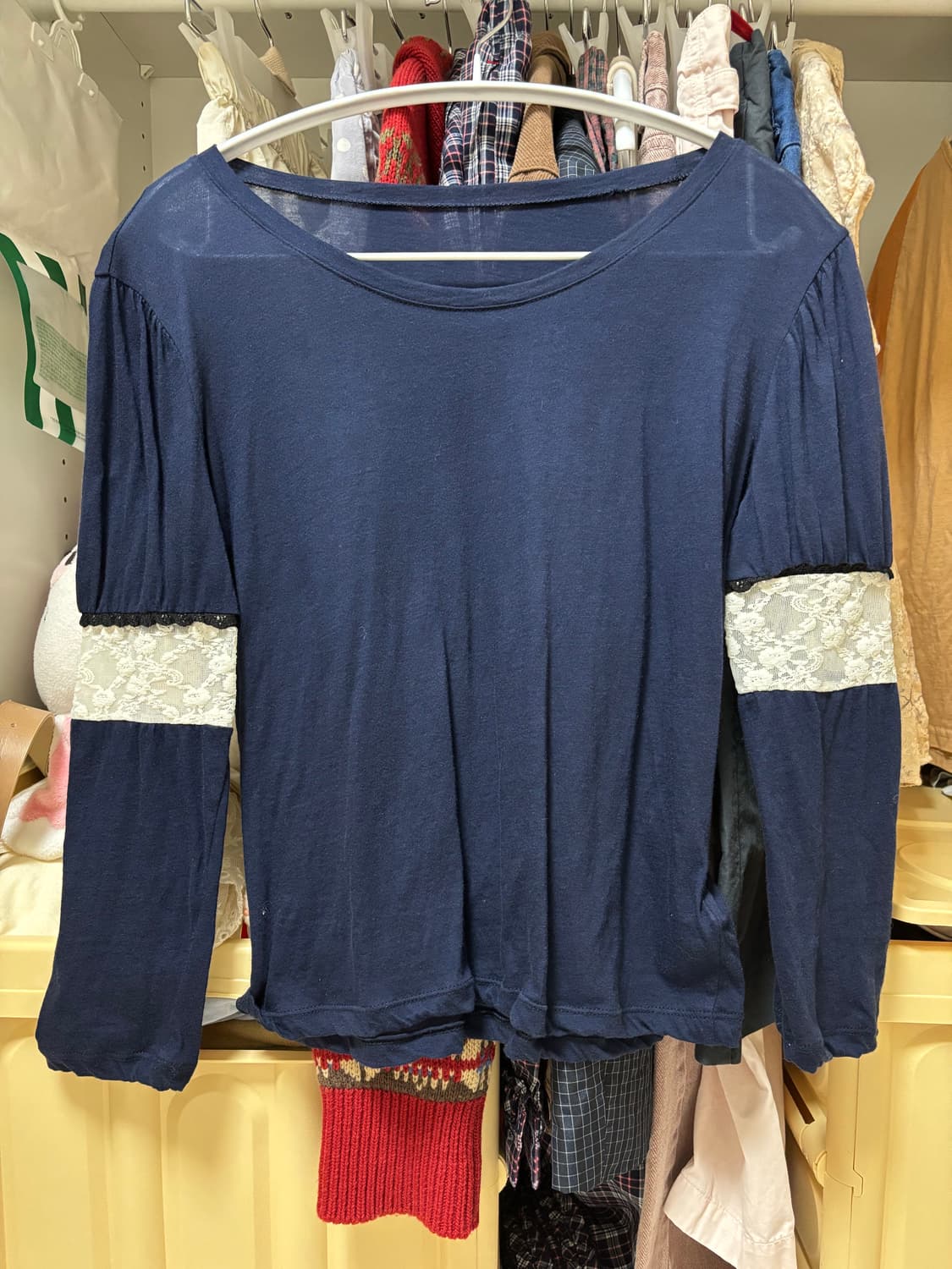 샵페어리 퍼프 레이스 트리밍 탑 네이비 상품이미지1