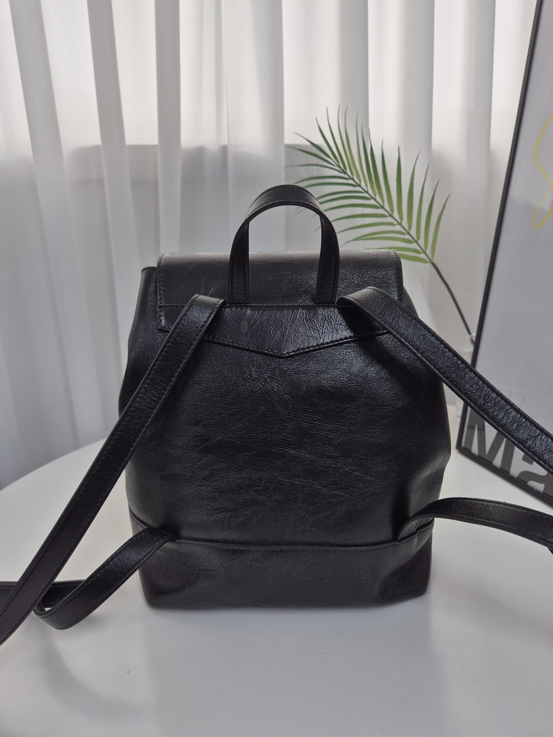 지방시 레더 백팩 상품이미지4