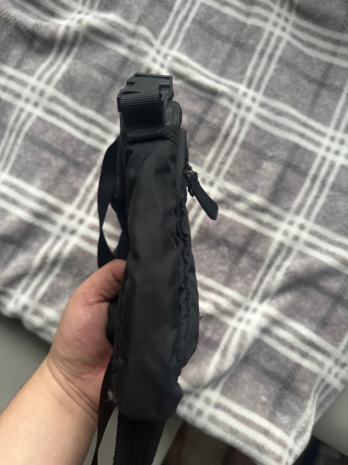 아크네 스튜디오 이모지 블랙 미니 크로스백 상품이미지3