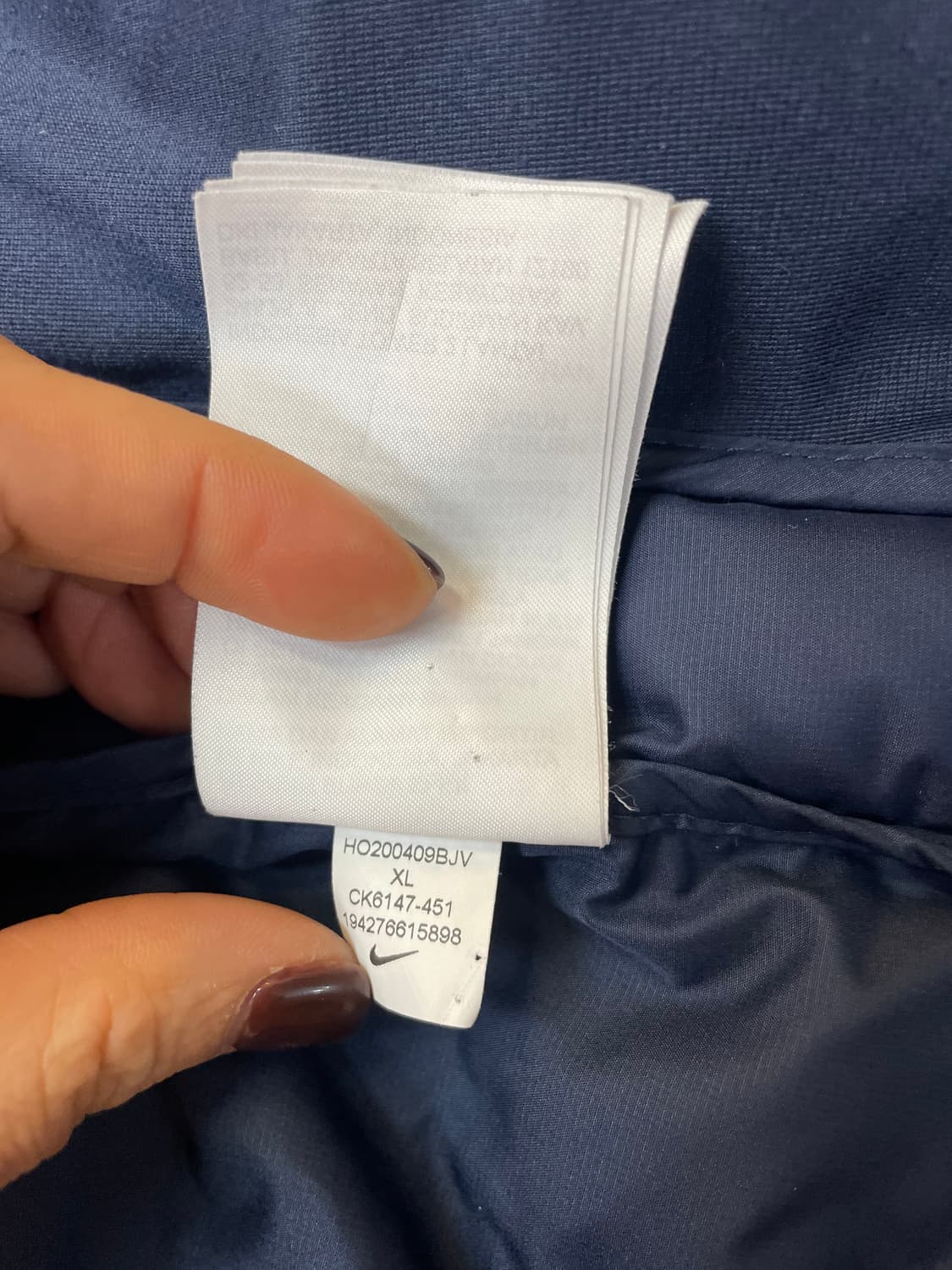 네이비 색상의 나이키 에어로로프트 경량 자켓입니다. XL 사이즈로, 간절 상품이미지7