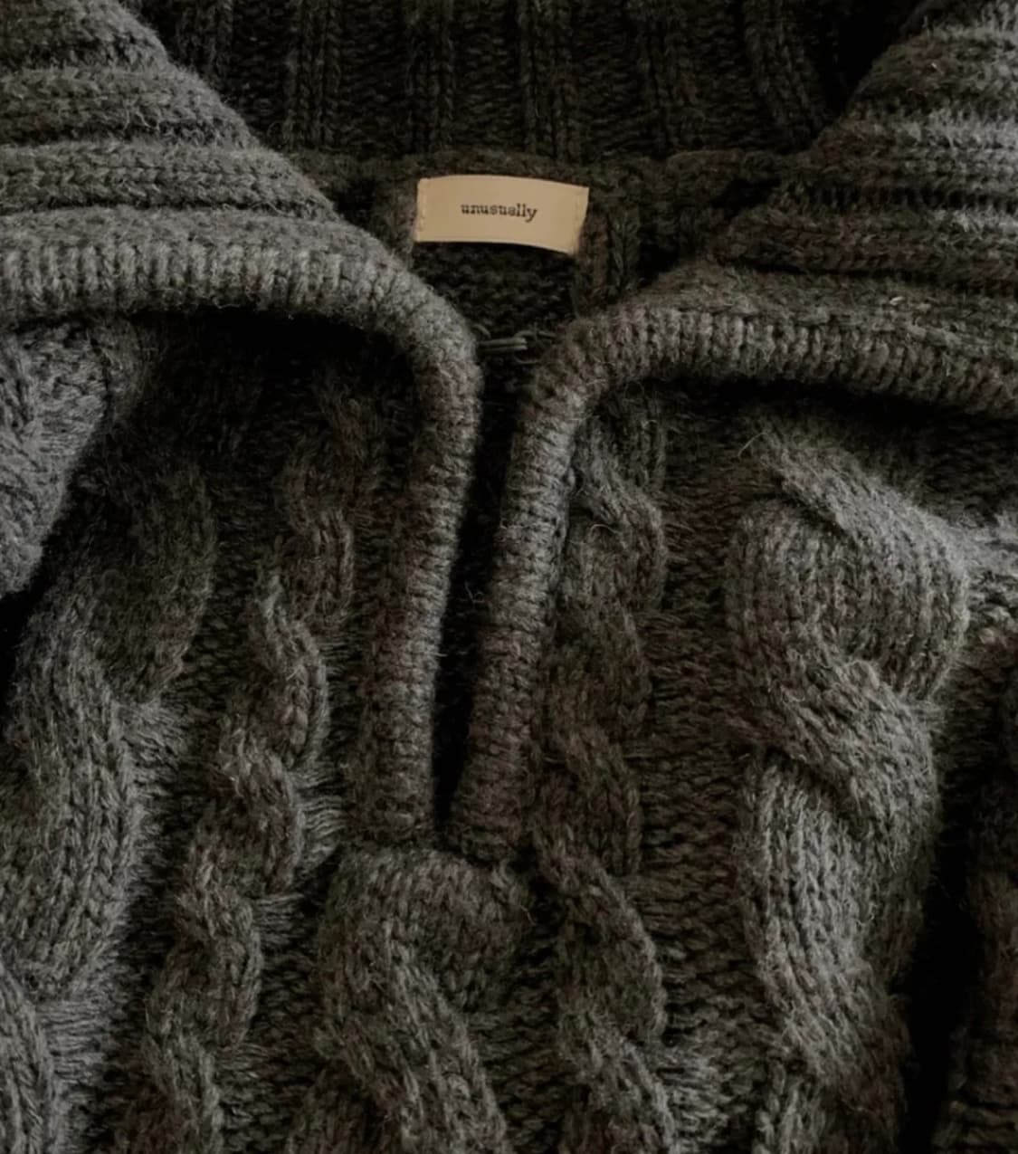 차콜 꽈배기 니트 상품이미지4