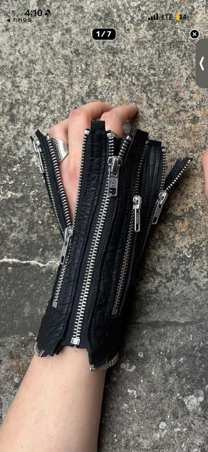 Leather two-way zipper bangle 래퍼 마브 착용 상품이미지1