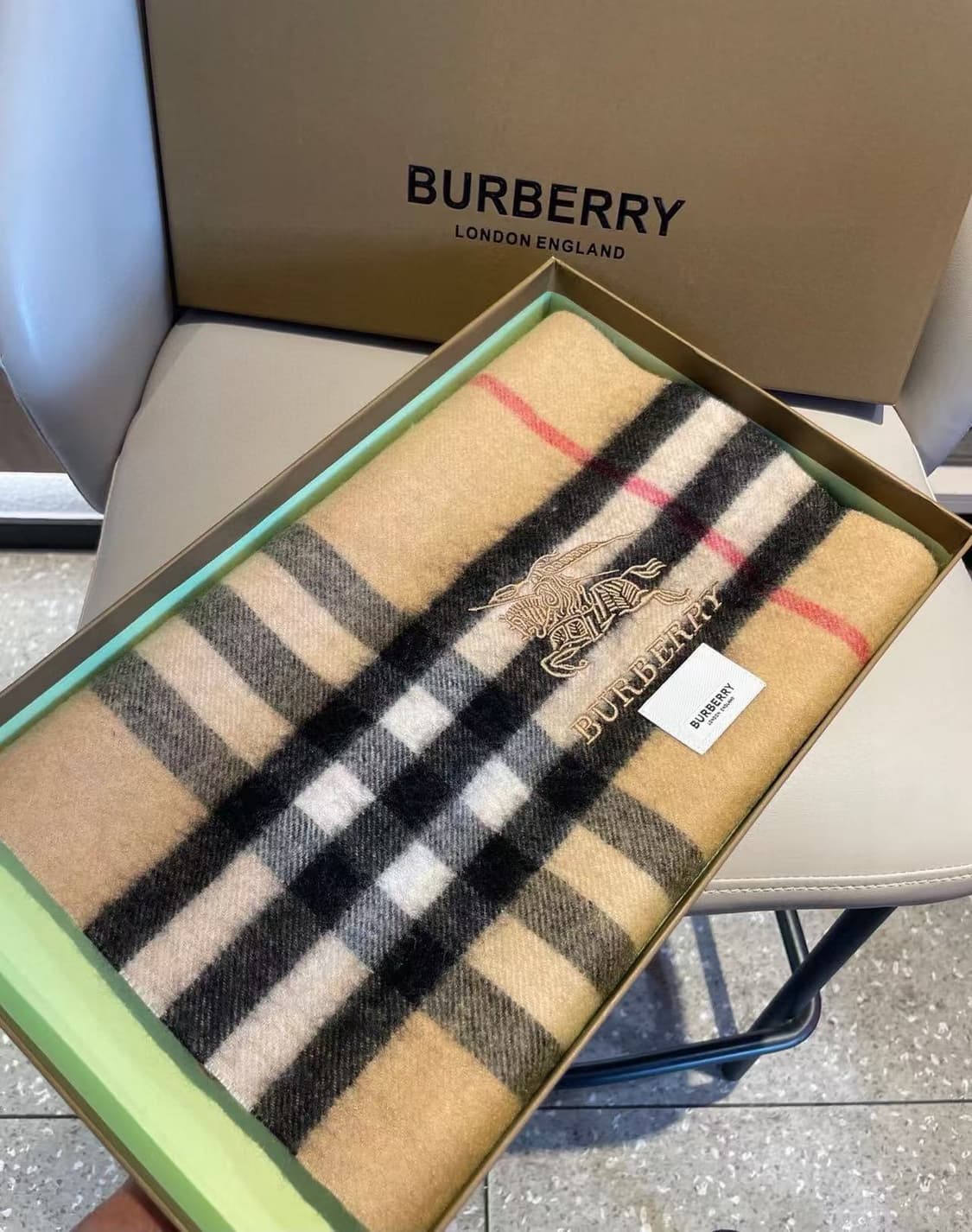 버버리숙녀 리버서블 스카프
 상품이미지1