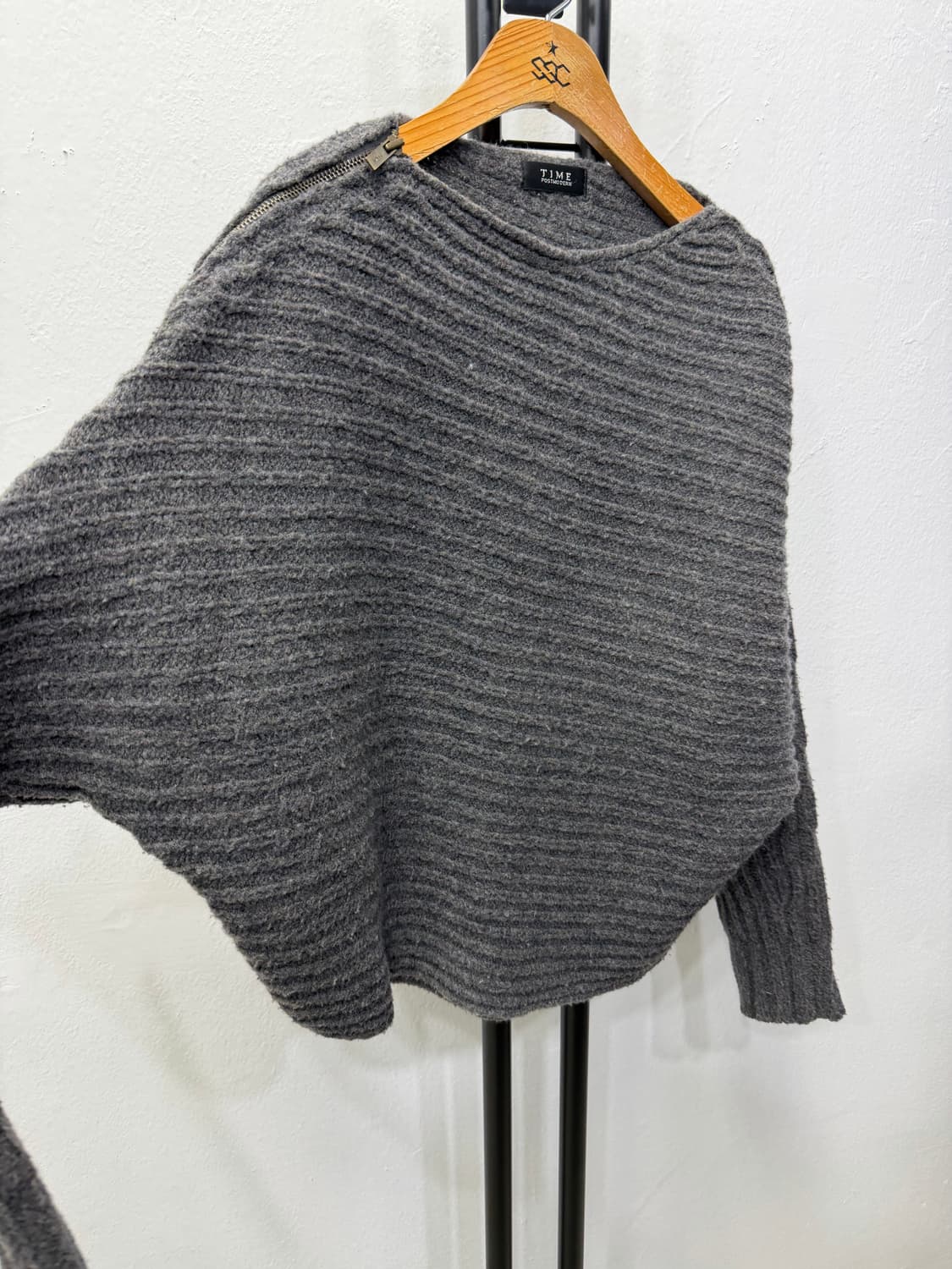 정품) TIME 타임 한섬 루즈핏 어깨 지퍼 니트 집업 90F 상품이미지2