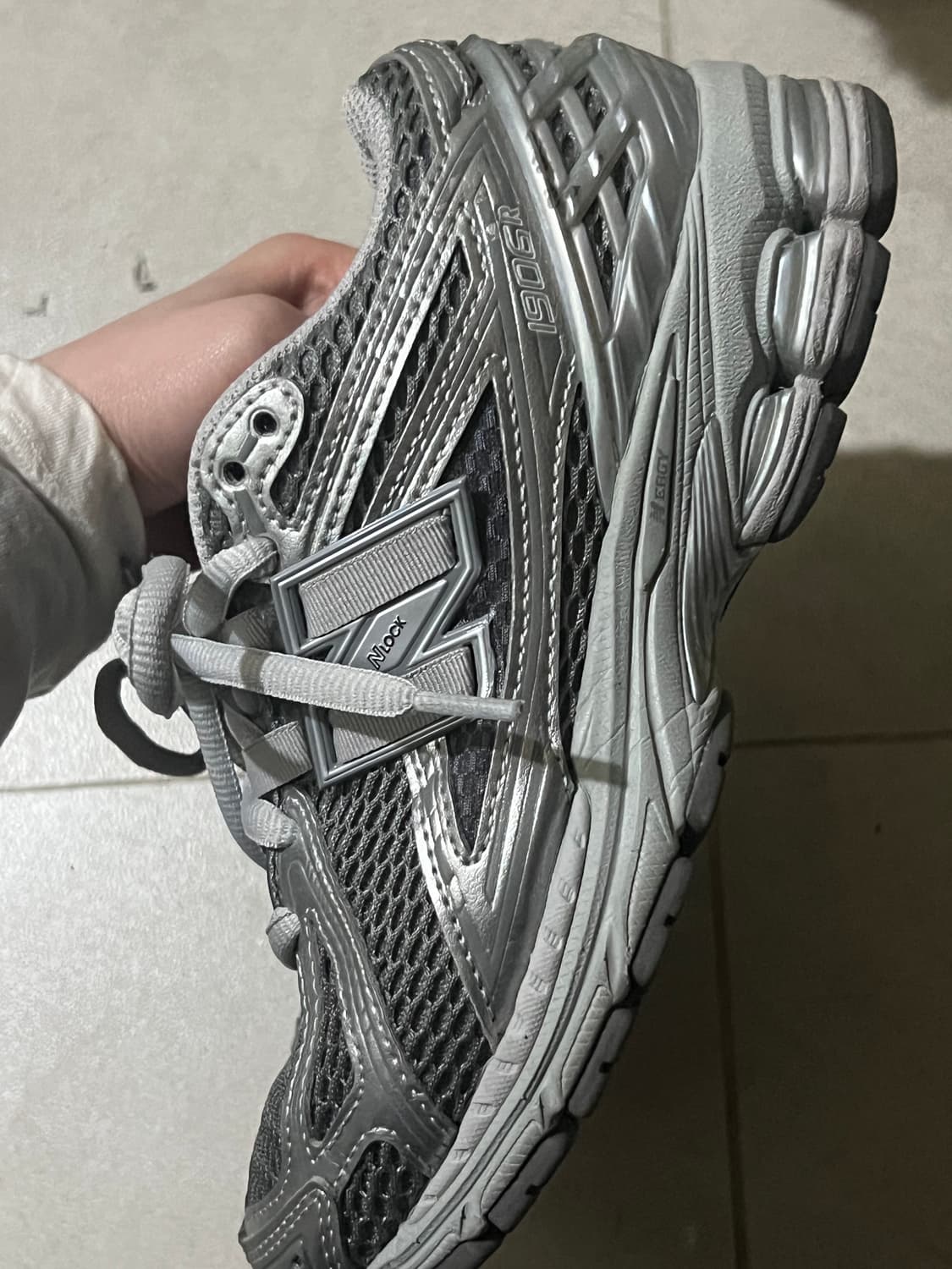 (220) 뉴발란스1906R 하버 그레이  실버메탈릭 상품이미지1