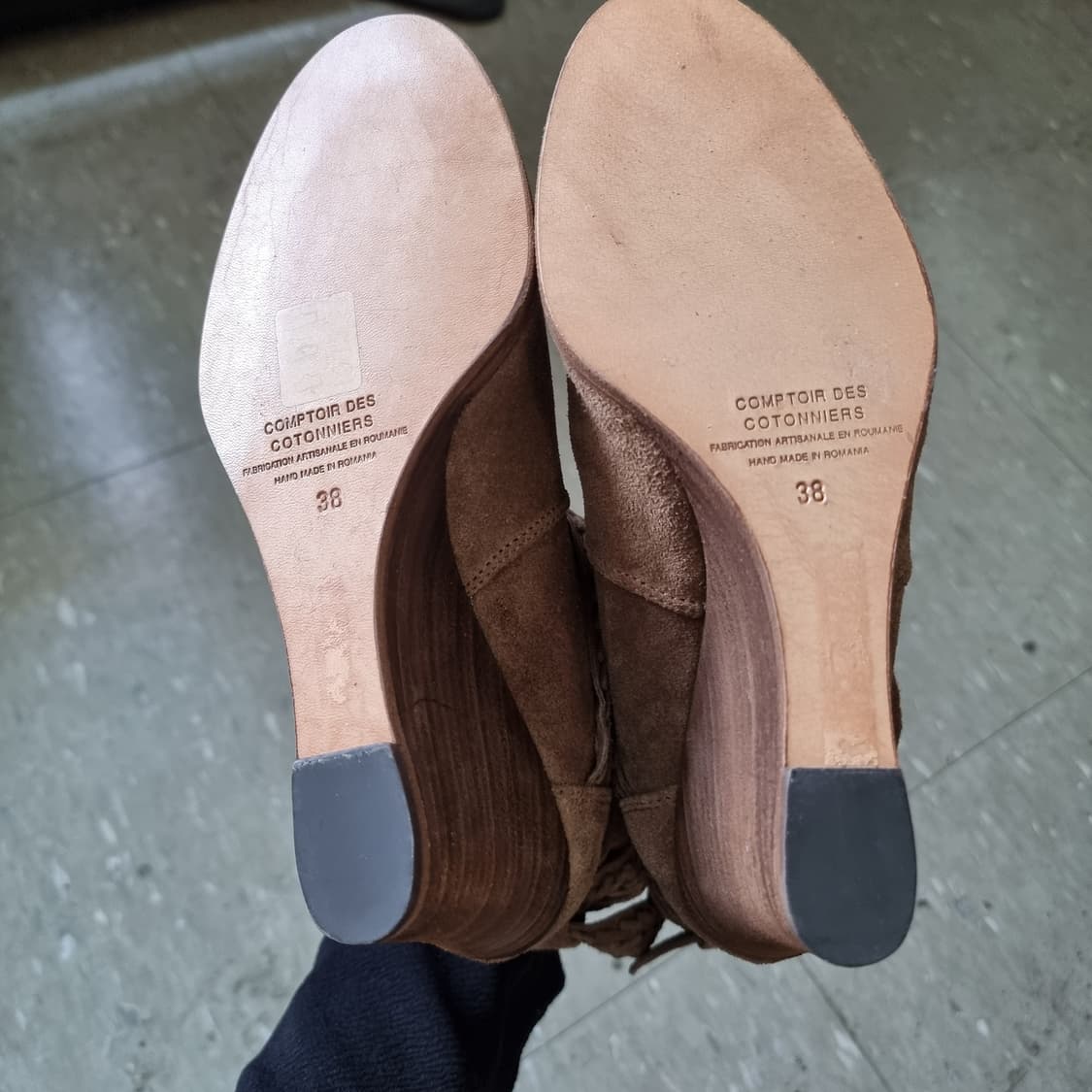 꼼뜨와데꼬또니에 스웨이드 앵클부츠 웨지힐 구두 (38/250) 상태완벽 상품이미지6