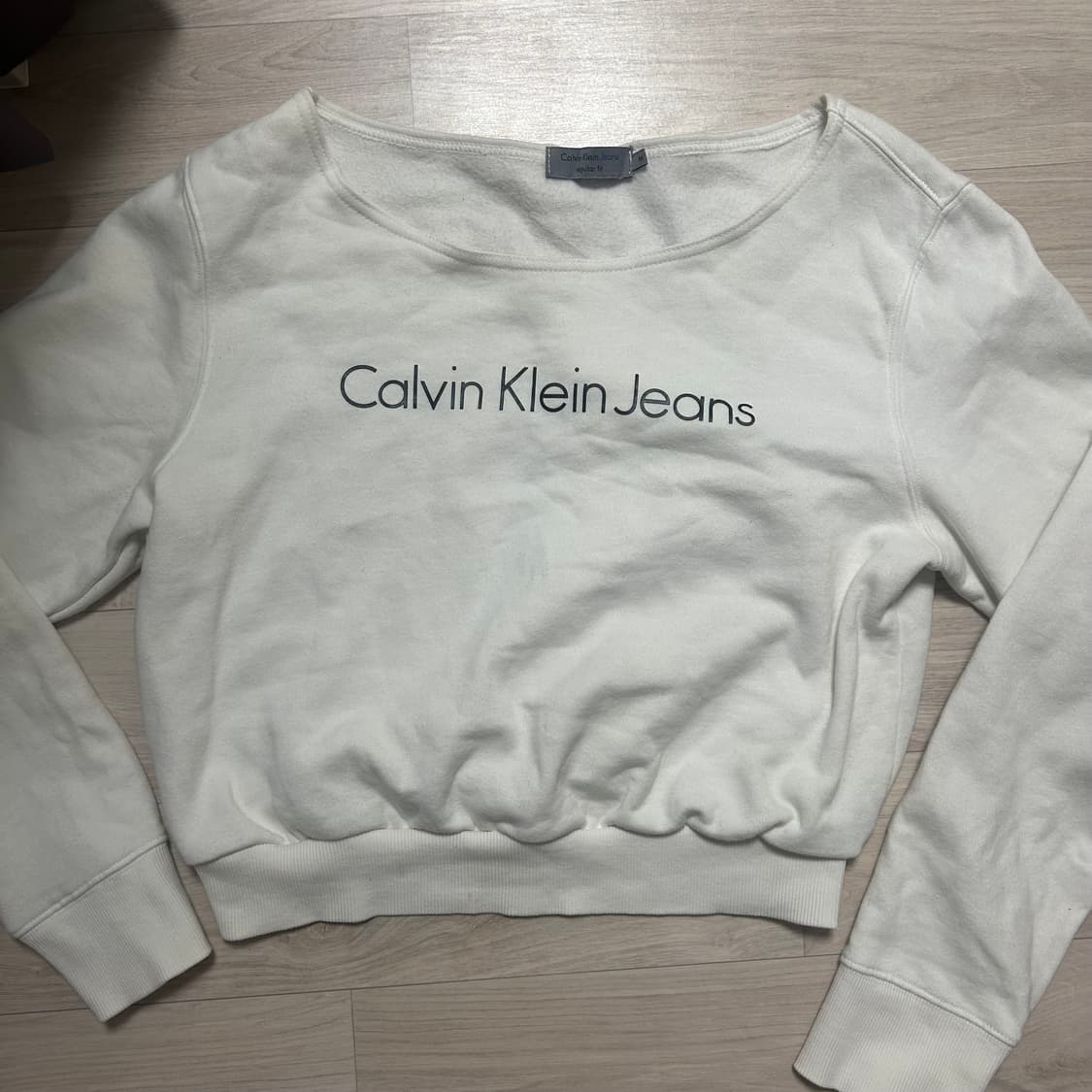 캘빈클라인 리폼 크롭 오프숄더 맨투맨m 상품이미지1