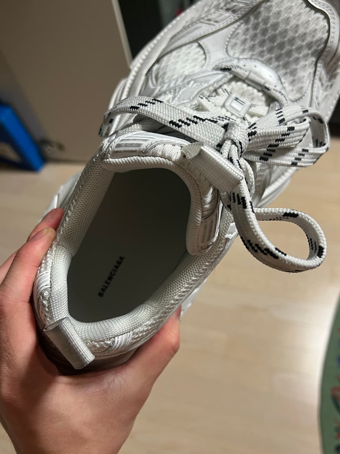 발렌시아가 6xl 42 사이즈 상품이미지4