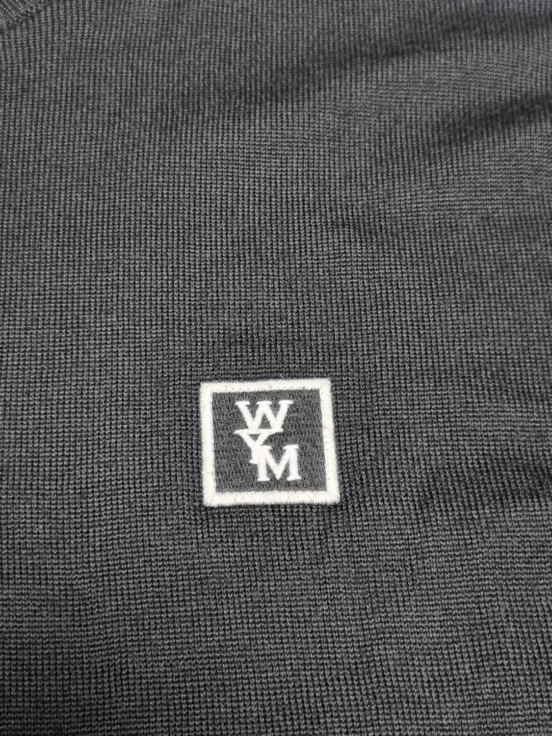 우영미 백로고 절개니트 상품이미지4