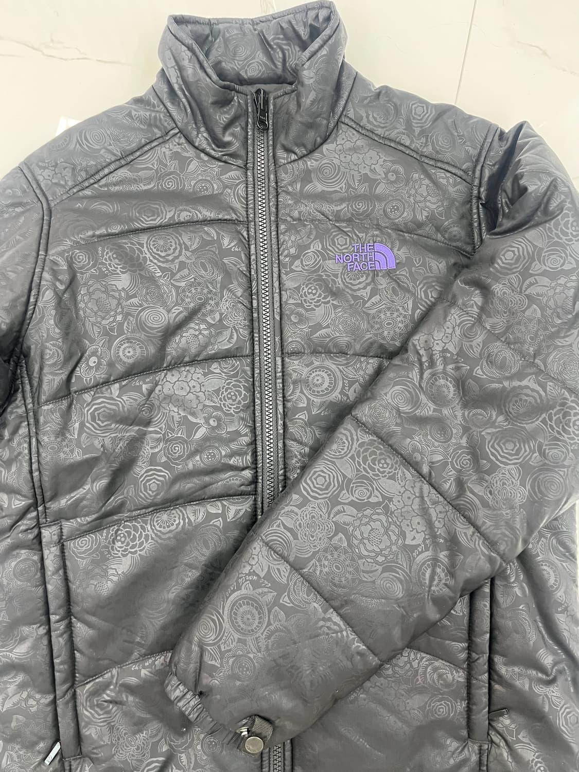 노스페이스 블랙 퍼플 자수로고 페이즐리 플라워패턴(90) 상품이미지2