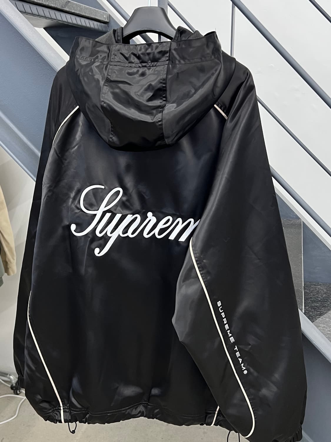 슈프림 24SS 사틴 후드 트랙 자켓 상품이미지2