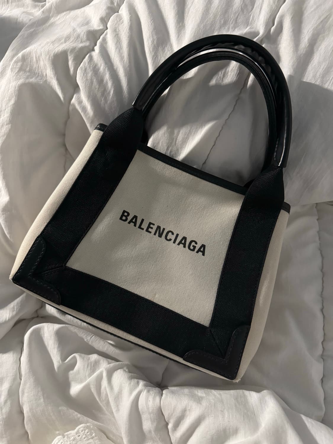 발렌시아가 카바스백 xs 상품이미지1