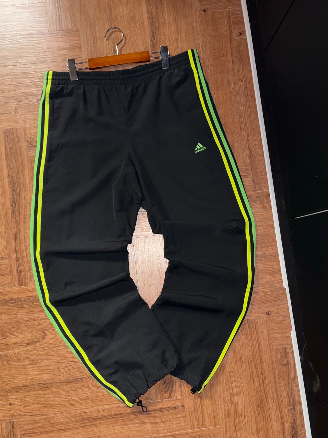아디다스 네온 삼선 트랙팬츠 상품이미지1