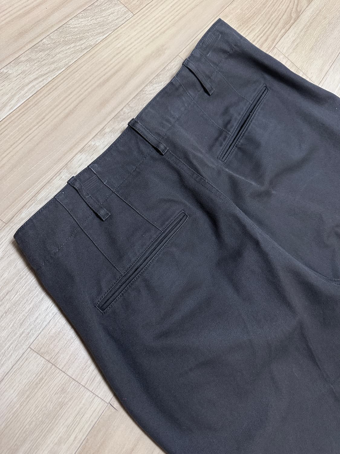 [85]유니클로 U 와이드 테이퍼드 앵클치노 팬츠 그레이 상품이미지6