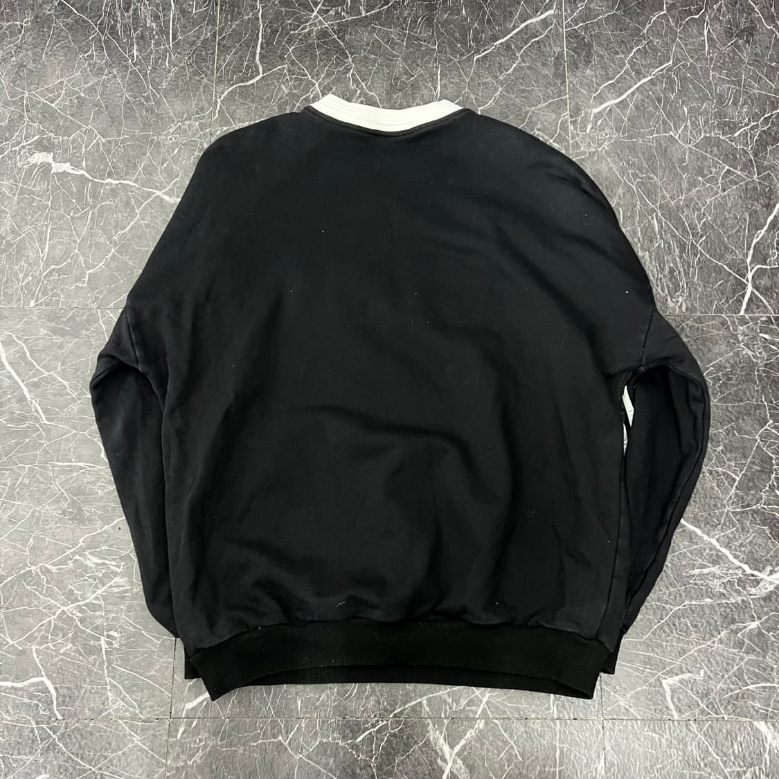 아디다스 x 고샤 루브친스키 오버사이즈 풋볼 맨투맨 상품이미지3