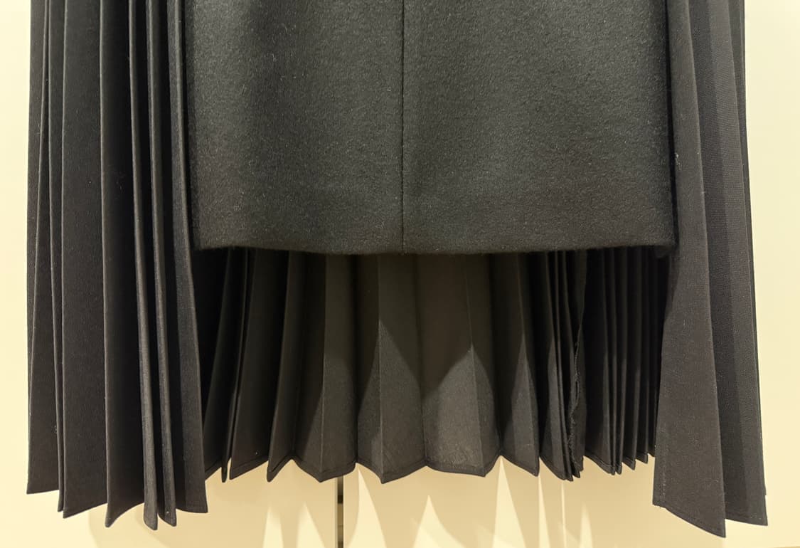 (1회착용) 사카이 블랙 수트 울 멜턴 플리츠 미디 스커트 2 상품이미지5