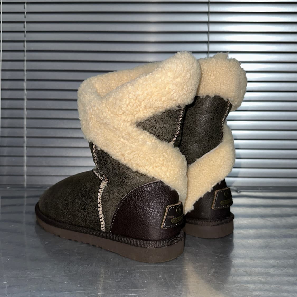 00s 쿨라부라 숏 시어링 앤 스웨이드 어그 부츠 상품이미지3