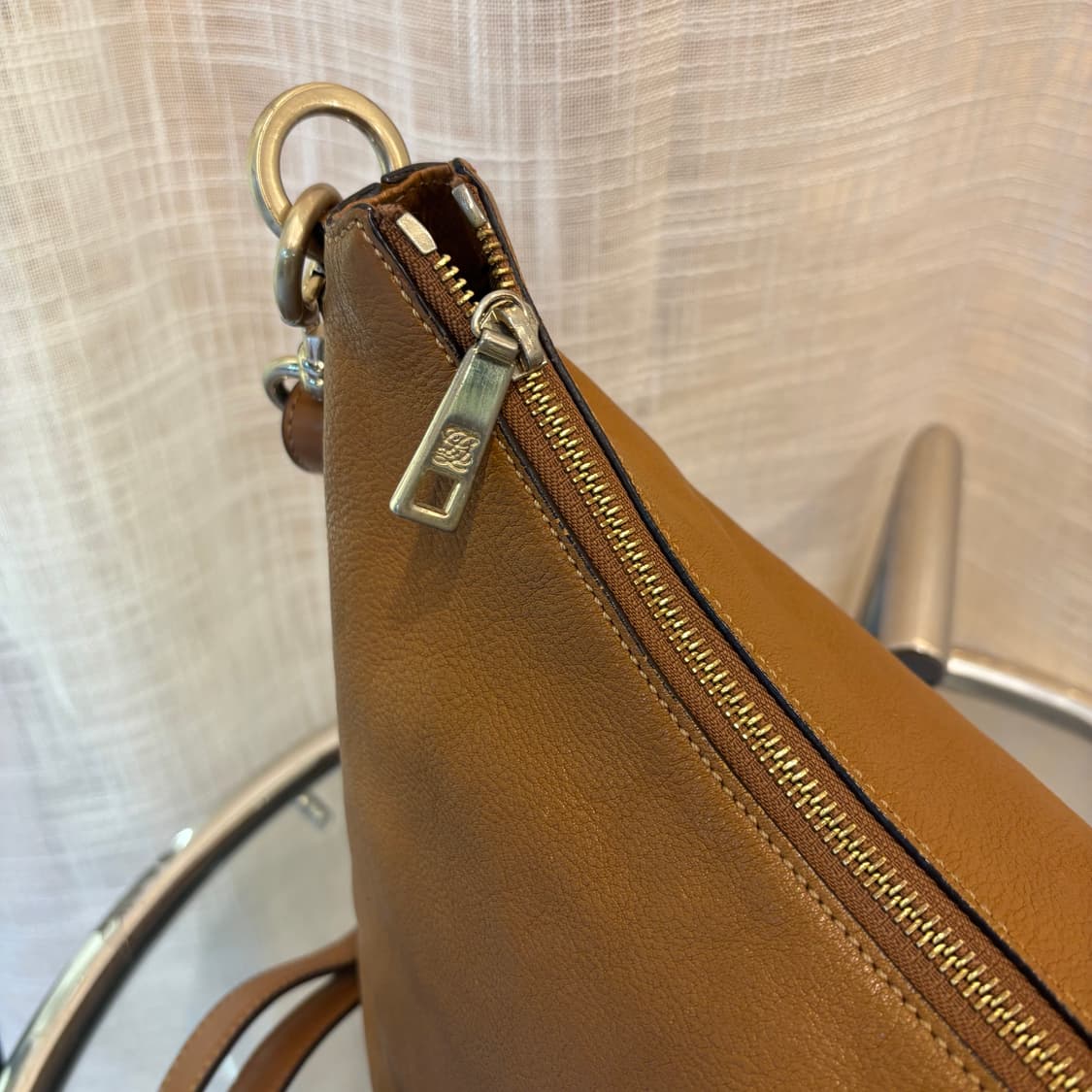 루이까또즈 소가죽 크로스백     상품이미지5