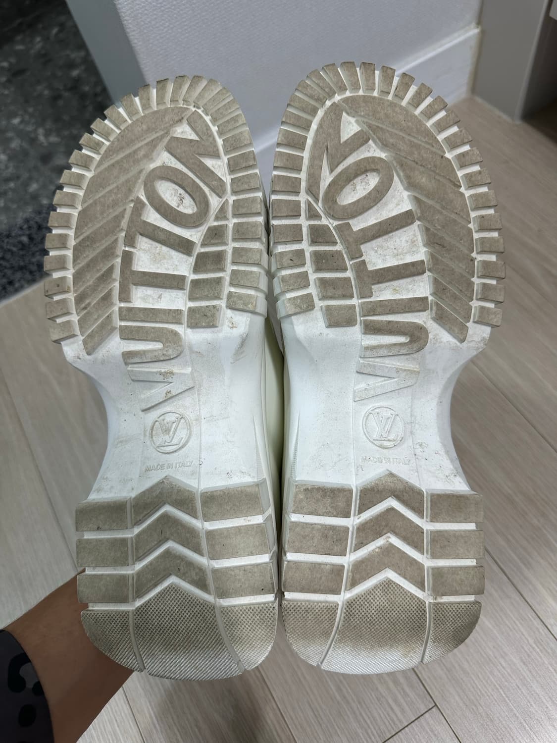 [사이즈 EU39] 루이비통 루비 플랫 매리 제인 화이트 상품이미지3