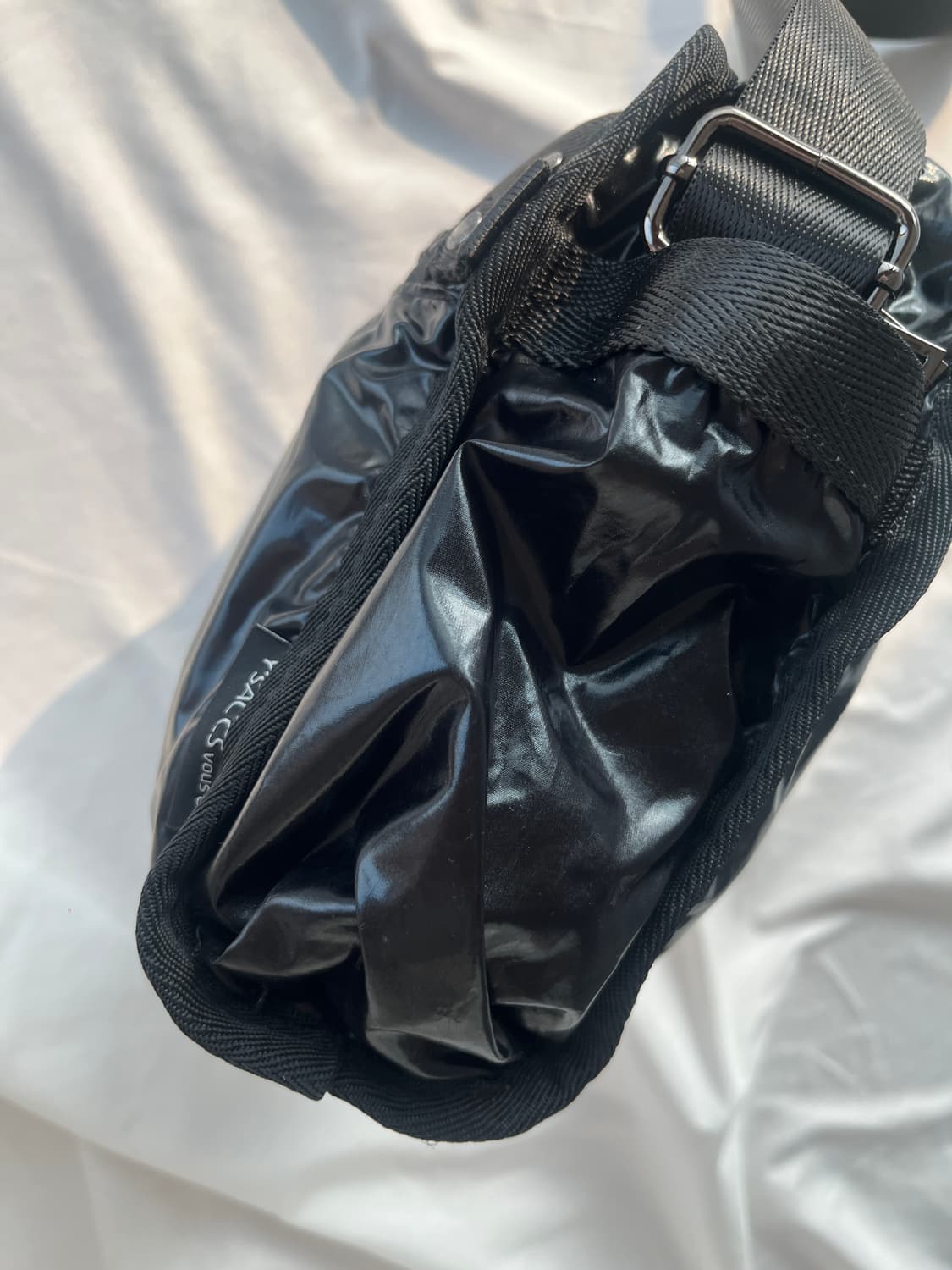 Y’SACCS 요지 야마모토 글로시 나일론 미니 크로스 백 상품이미지4