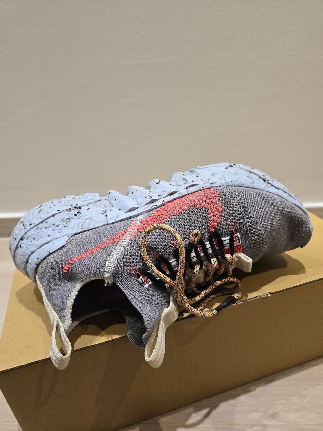 [265] 나이키 스페이스히피01 배스트 그레이 하이퍼 크림슨 상품이미지2