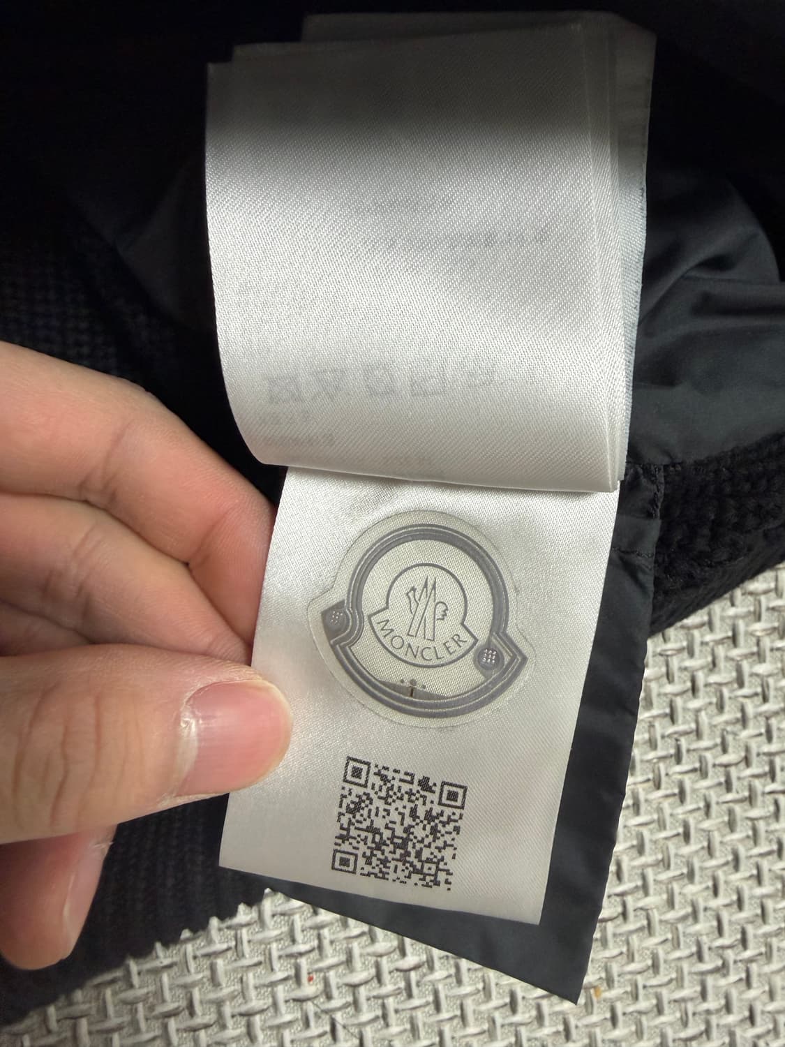 [25ss/백화점판]새상품급 몽클레어 니트패딩 M 상품이미지7