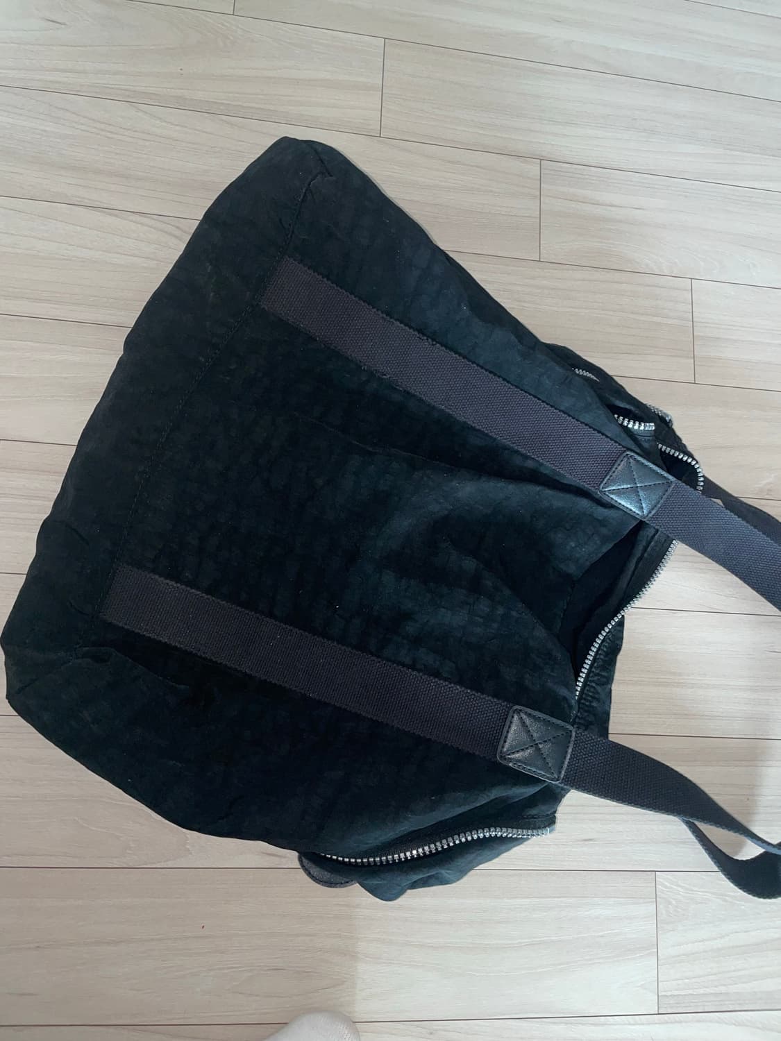 키플링 보부상 숄더백 블랙 (착샷) 상품이미지3