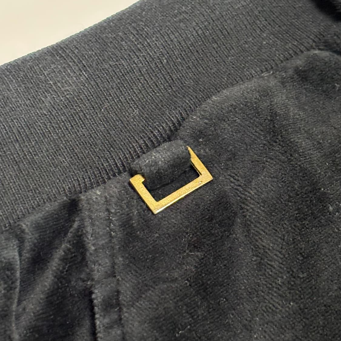 칼카니 시그니처 골드 자수 벨루어 조거 팬츠 상품이미지3