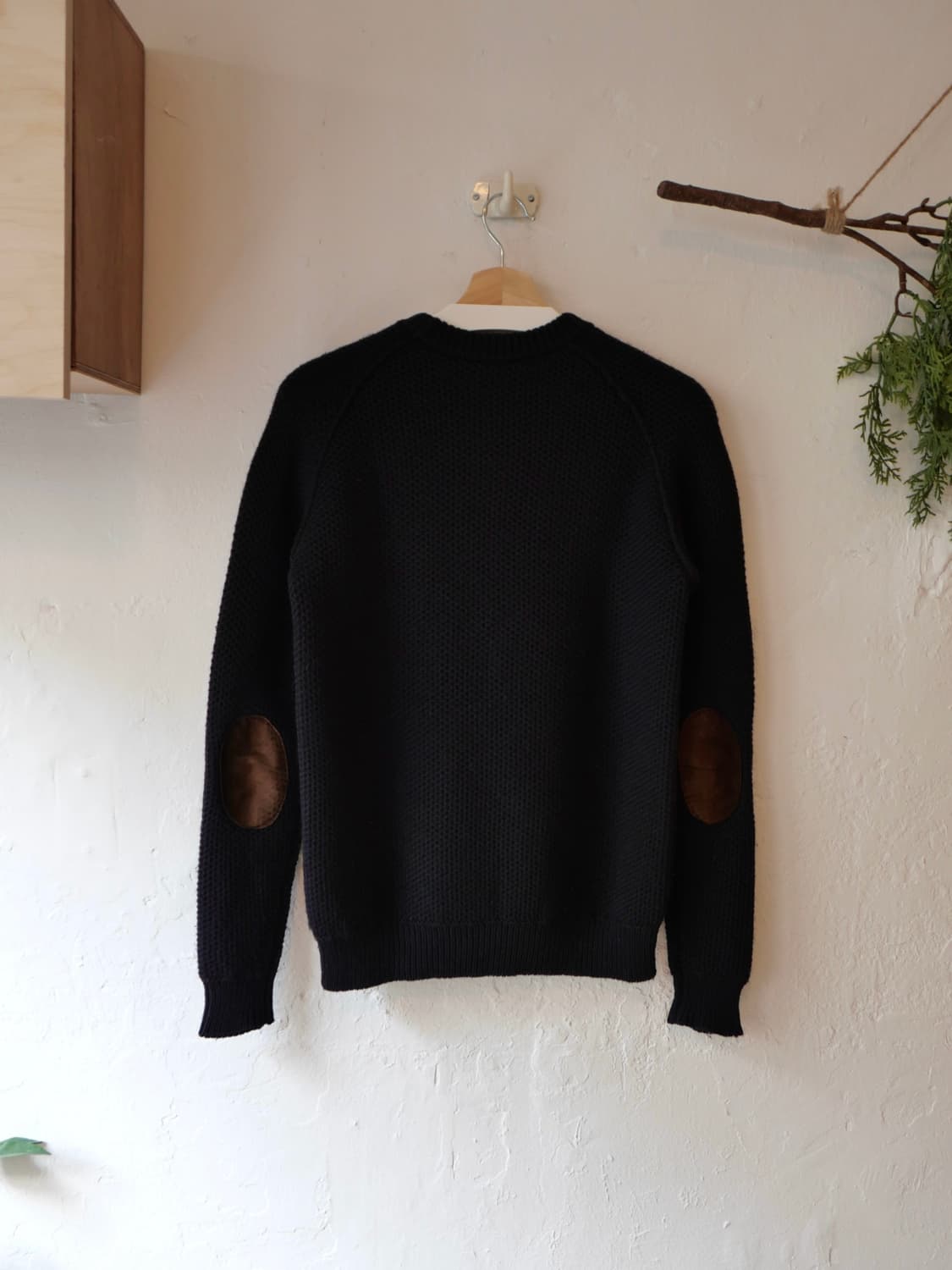 코모리 엘보 패치 니트 스웨터 상품이미지4