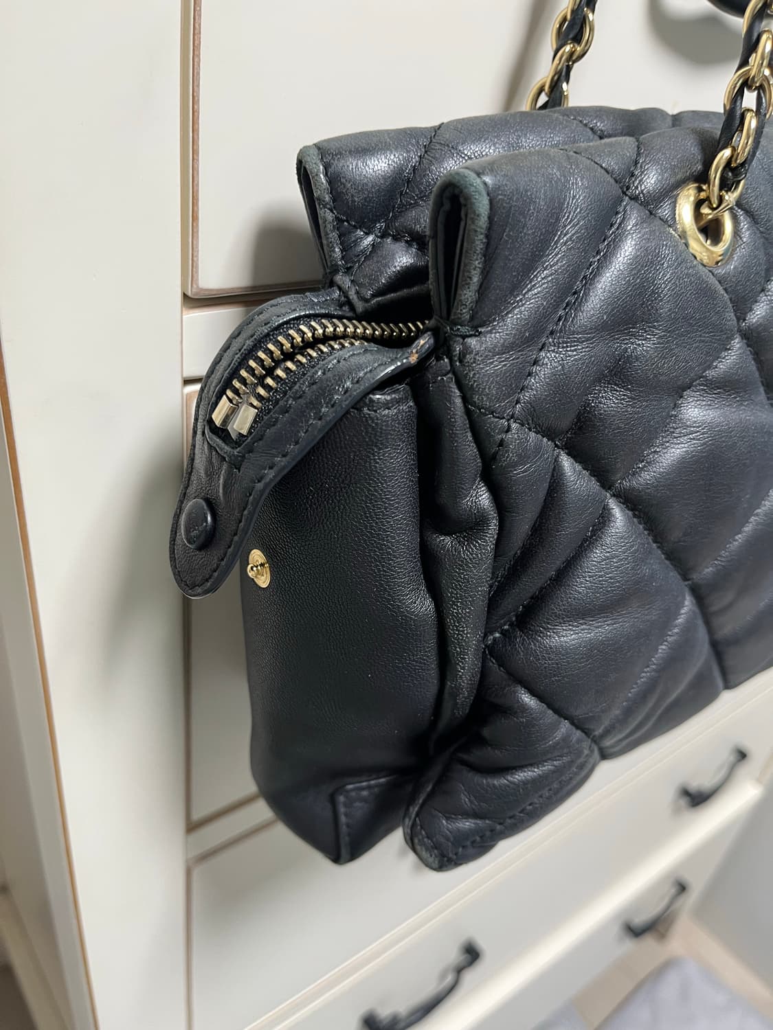 페라가모 퀄팅 체인 숄더백 블랙 상품이미지3