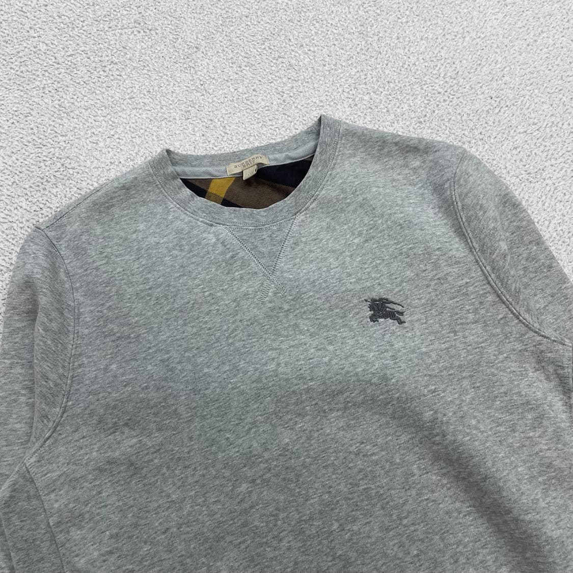 버버리 Burberry brit 아카이브 기사 자수 로고 맨투맨 그레이 상품이미지2