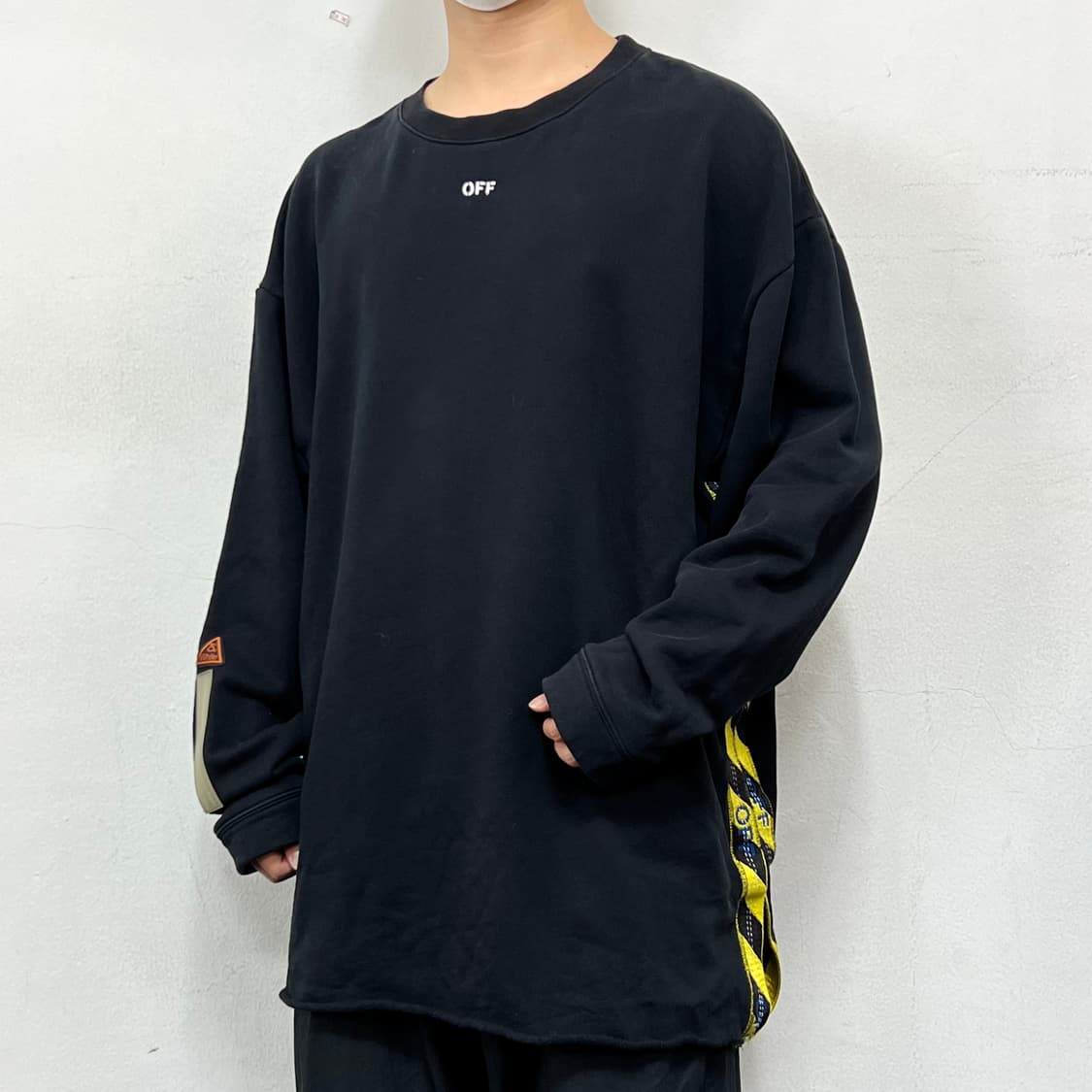 오프화이트 18ss 사이드 테이프 테이핑 오버사이즈 맨투맨  상품이미지2