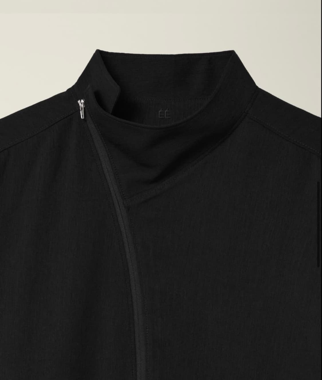 ee 누마레 커브드 하프 집업 팝니다 상품이미지3