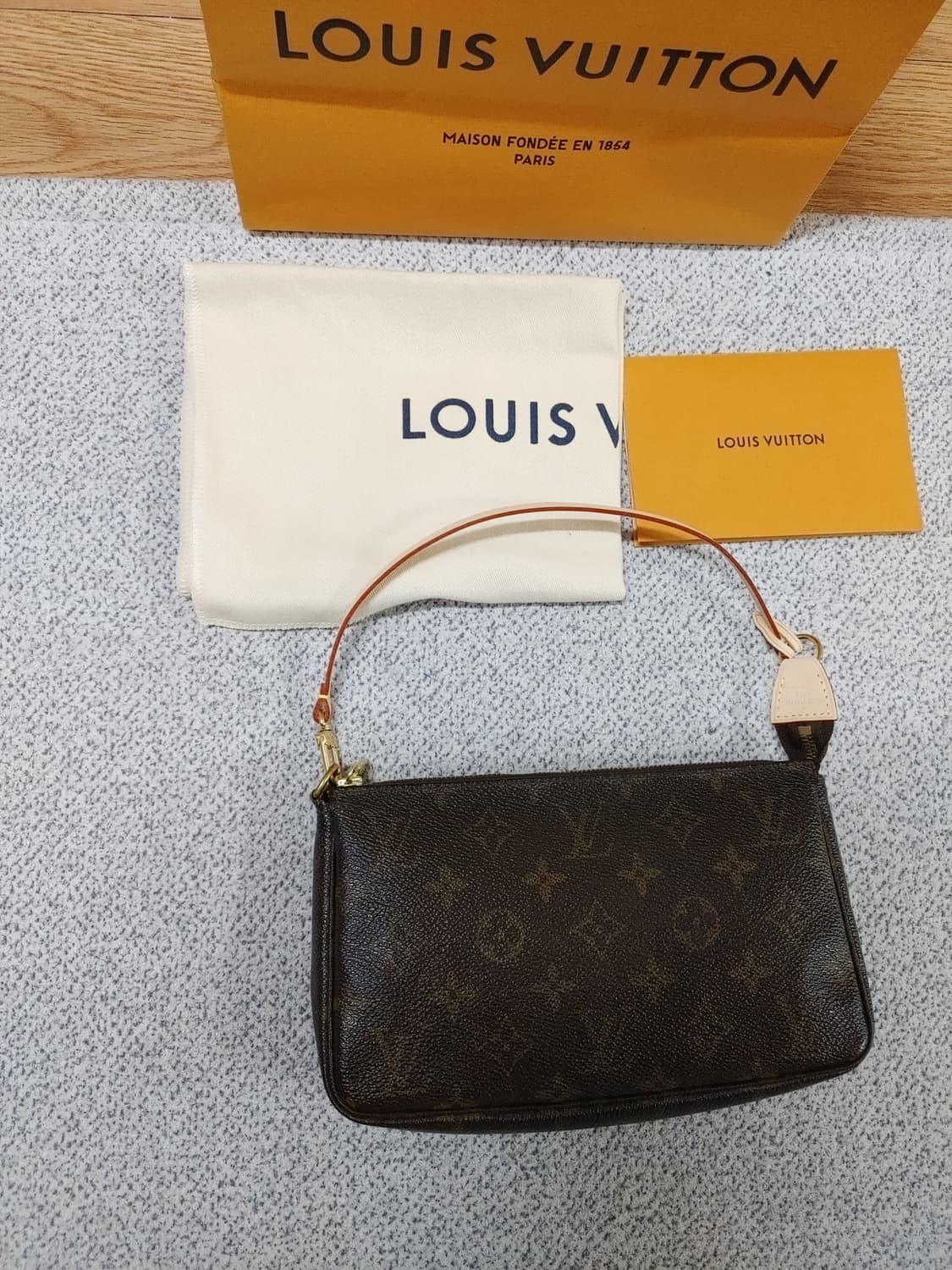 정품 루이비통 포쉐트 악세수아 포치 파우치백 토트백 상품이미지1