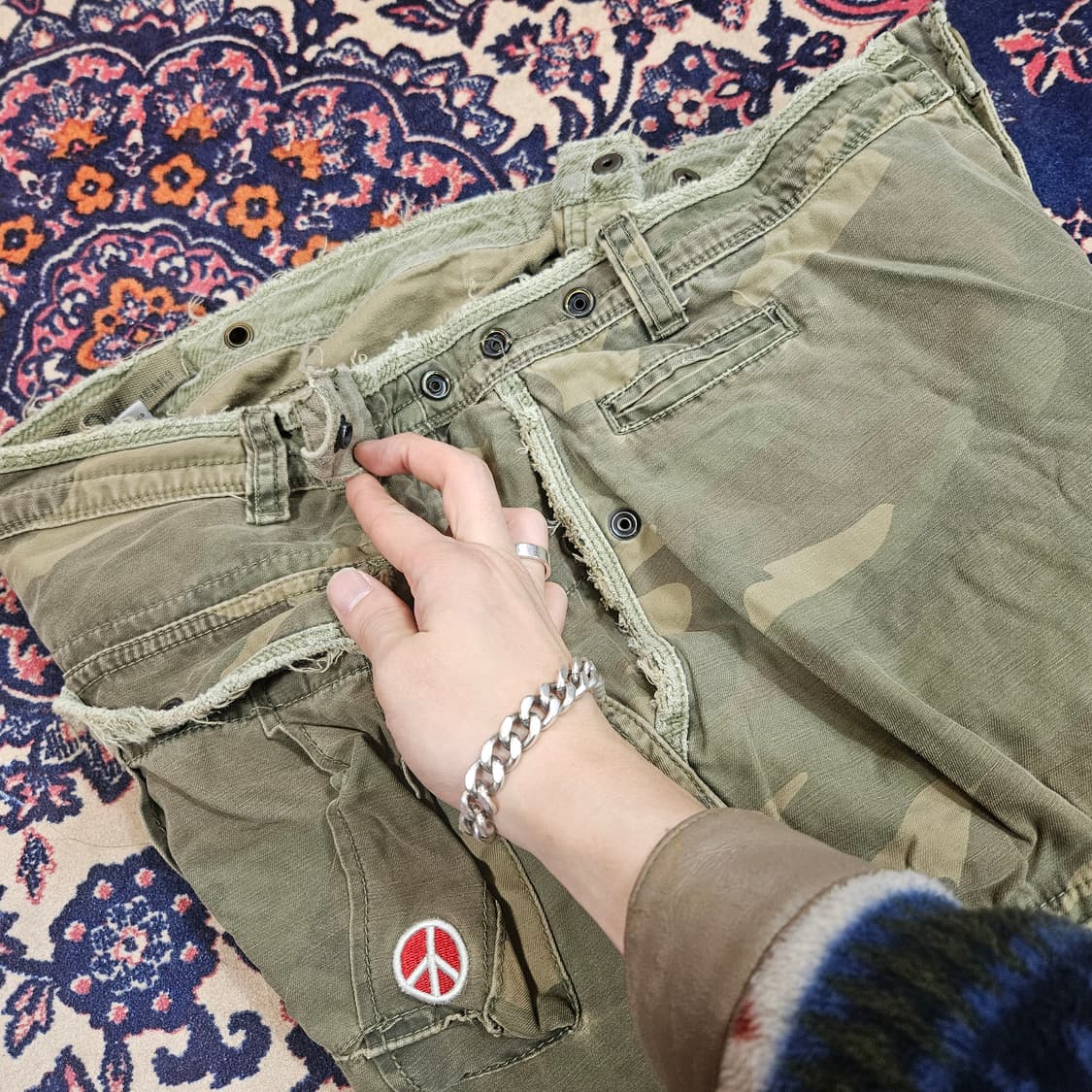 3.Q.R JEANS 카모플라쥬 피스 로고 자수 카고팬츠  상품이미지8