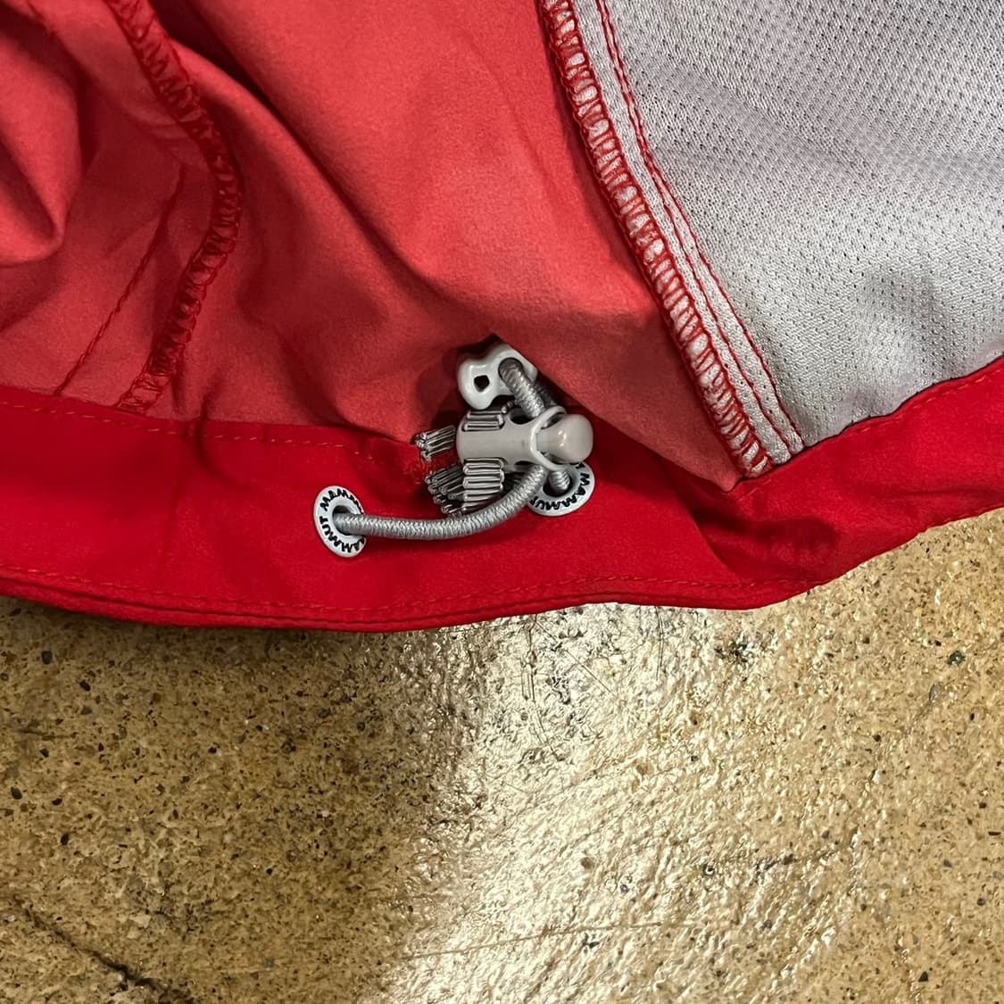 [정품/XS] 마무트 빨간색 바람막이 자켓 b10 상품이미지8