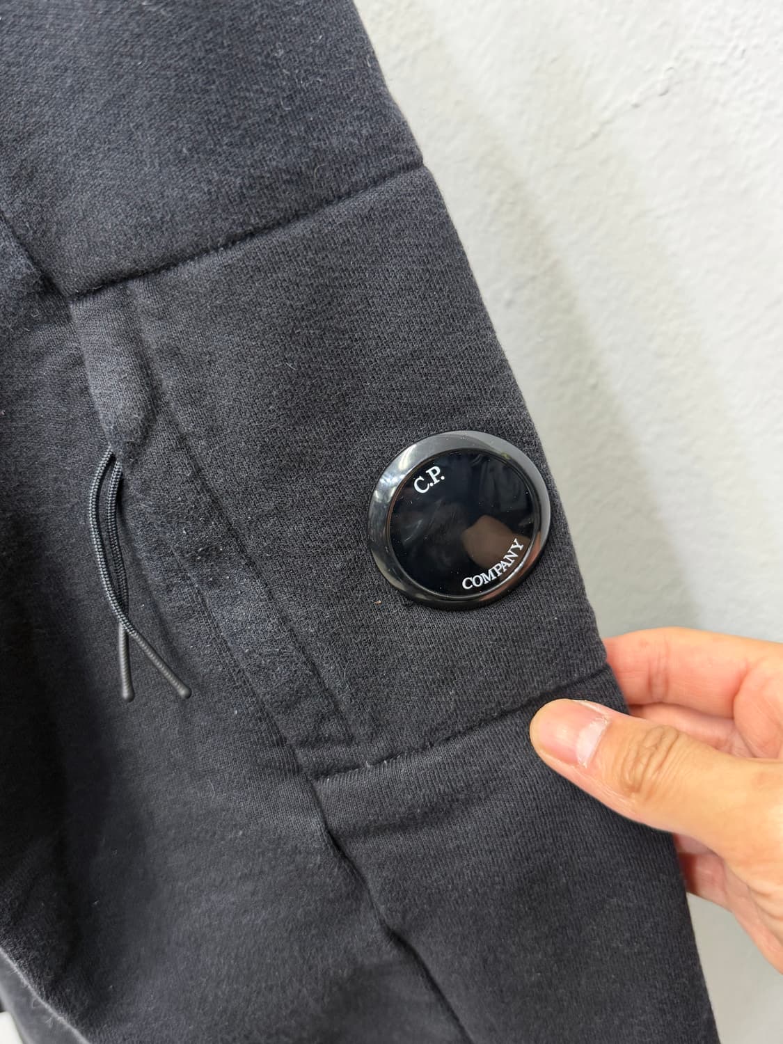 정품) CP컴퍼니 블랙 렌즈 맨투맨 XL 상품이미지4