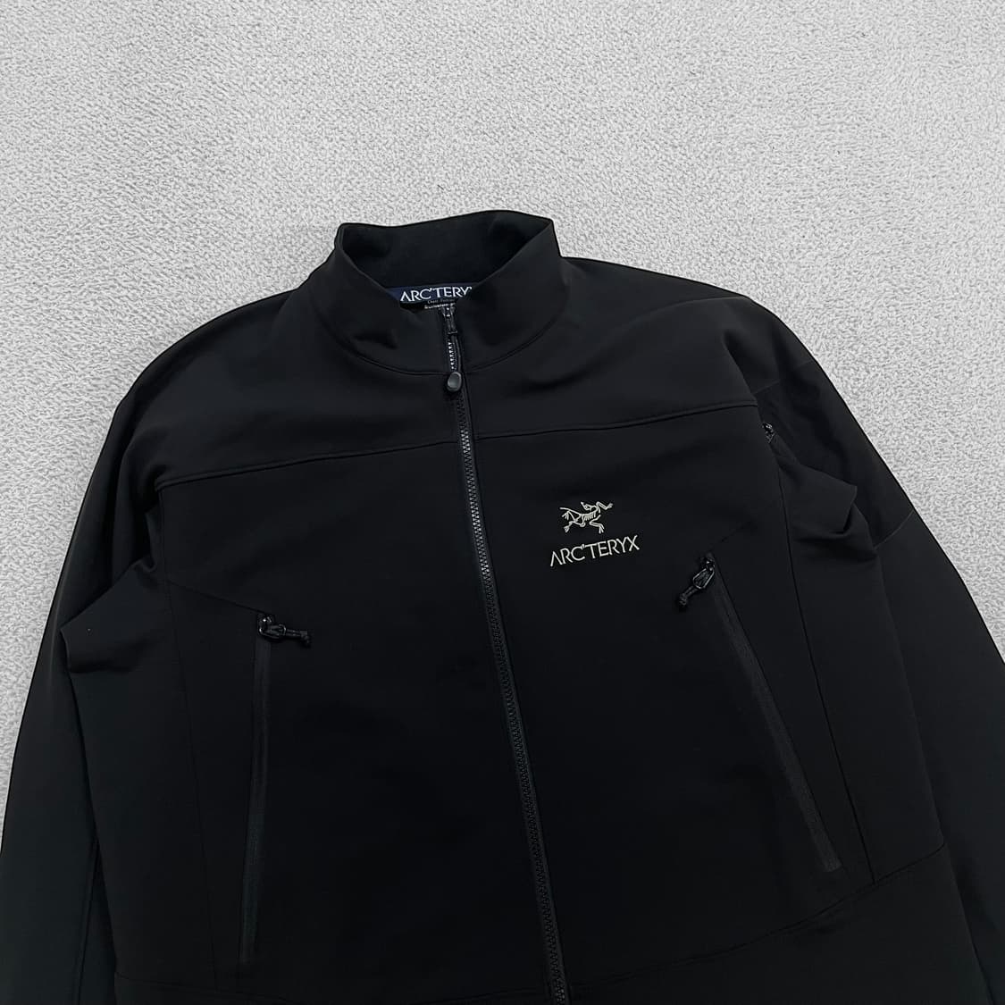 아크테릭스 감마 AR 소프트쉘 자켓 블랙 상품이미지2