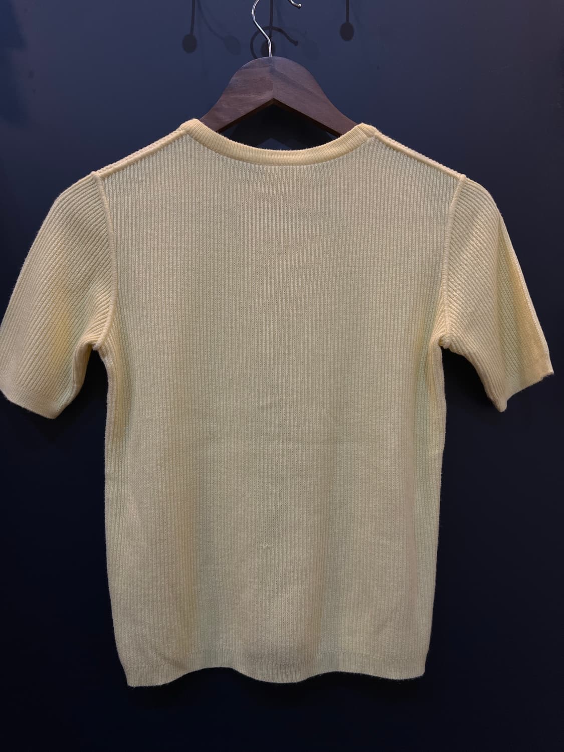 꾸레쥬 옐로우 로고 반팔 니트 상품이미지2