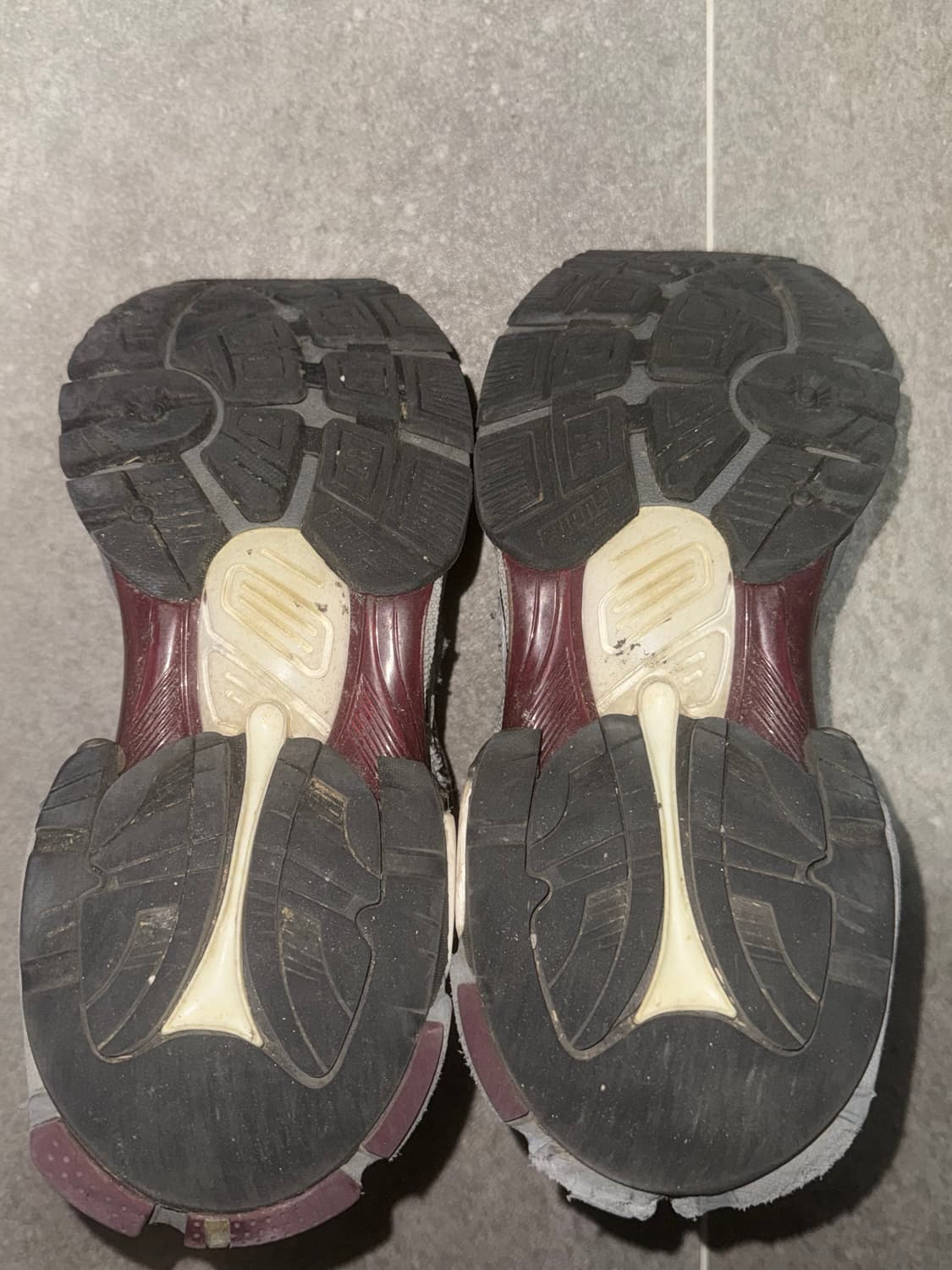 (36)발렌시아가 뉴러너 버건디 상품이미지6