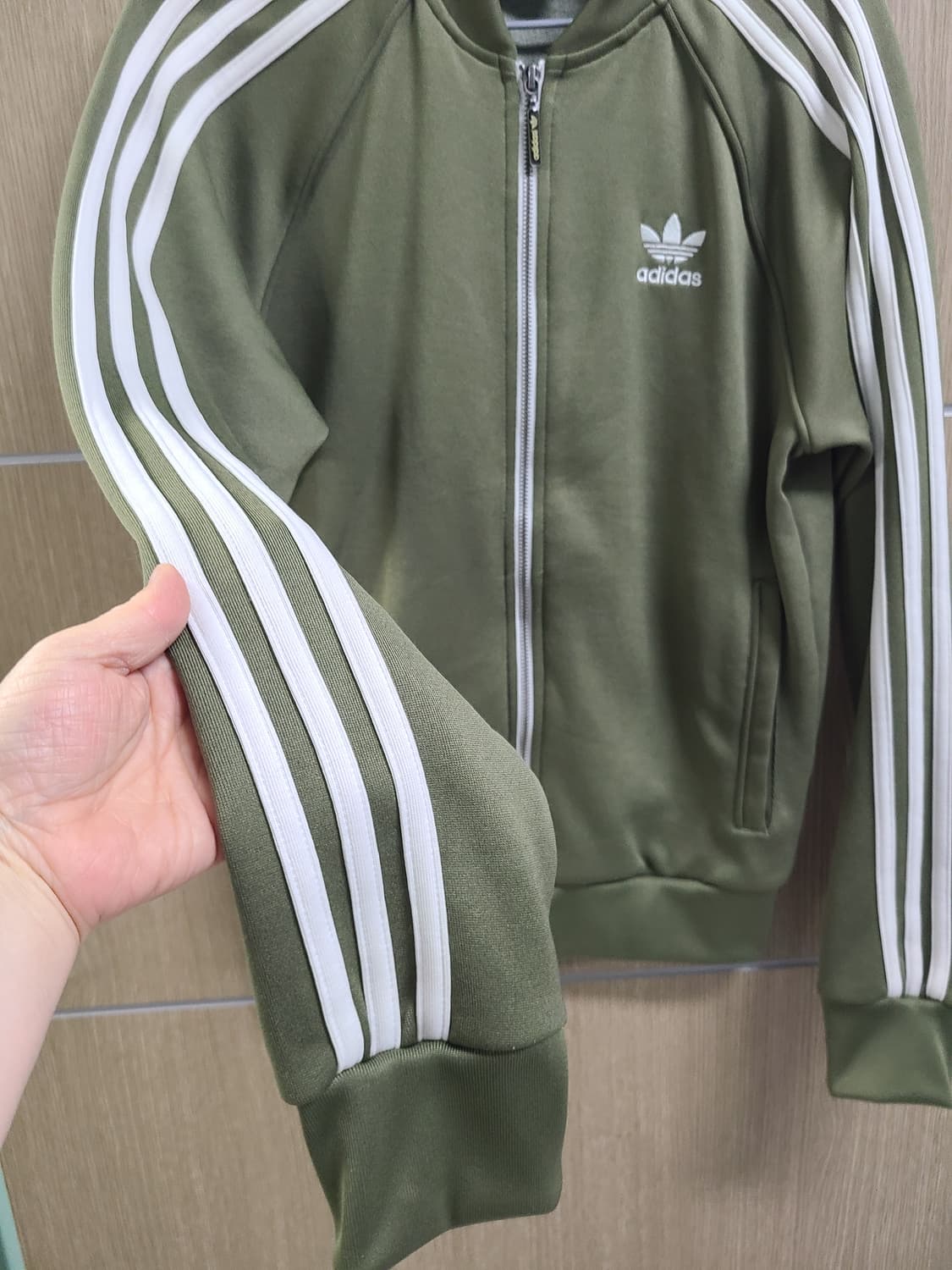 아디다스 트랙탑 카키색상 95 상품이미지4